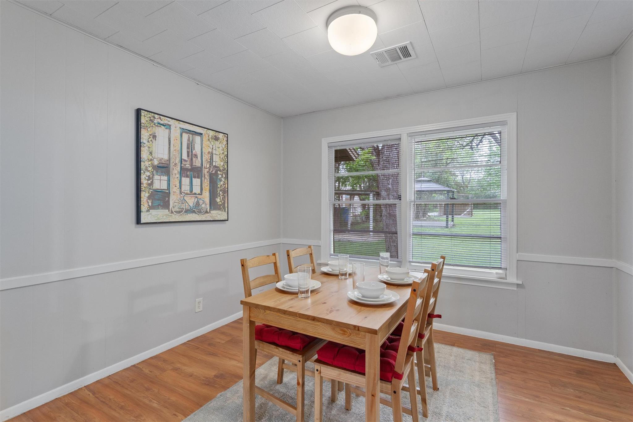 1908 W 2nd St, Taylor, TX 76574