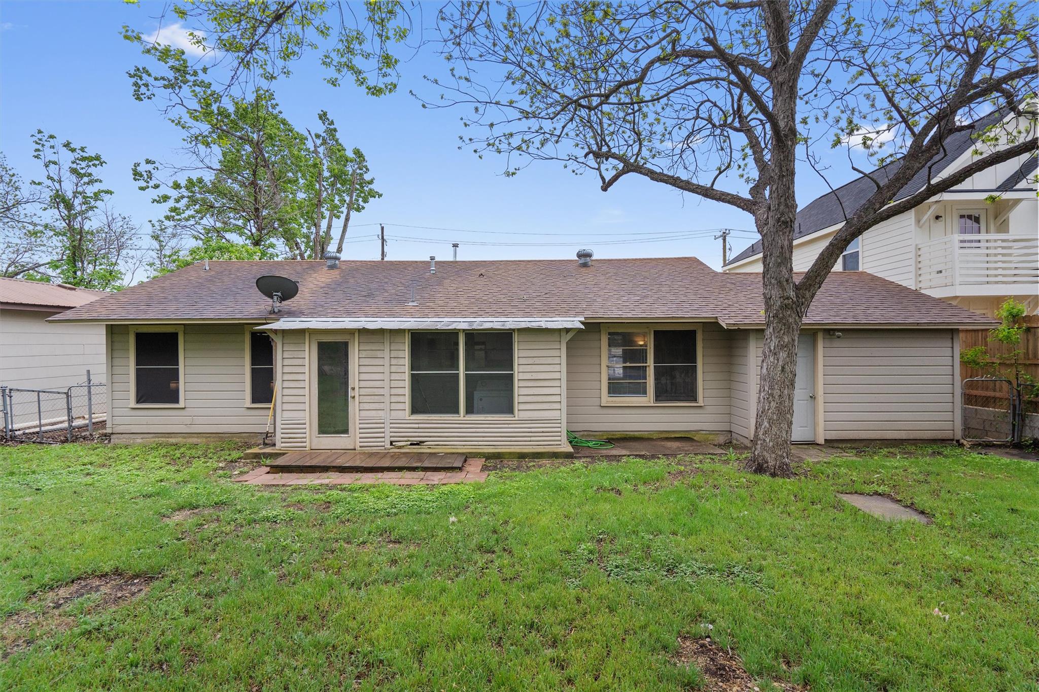 1908 W 2nd St, Taylor, TX 76574