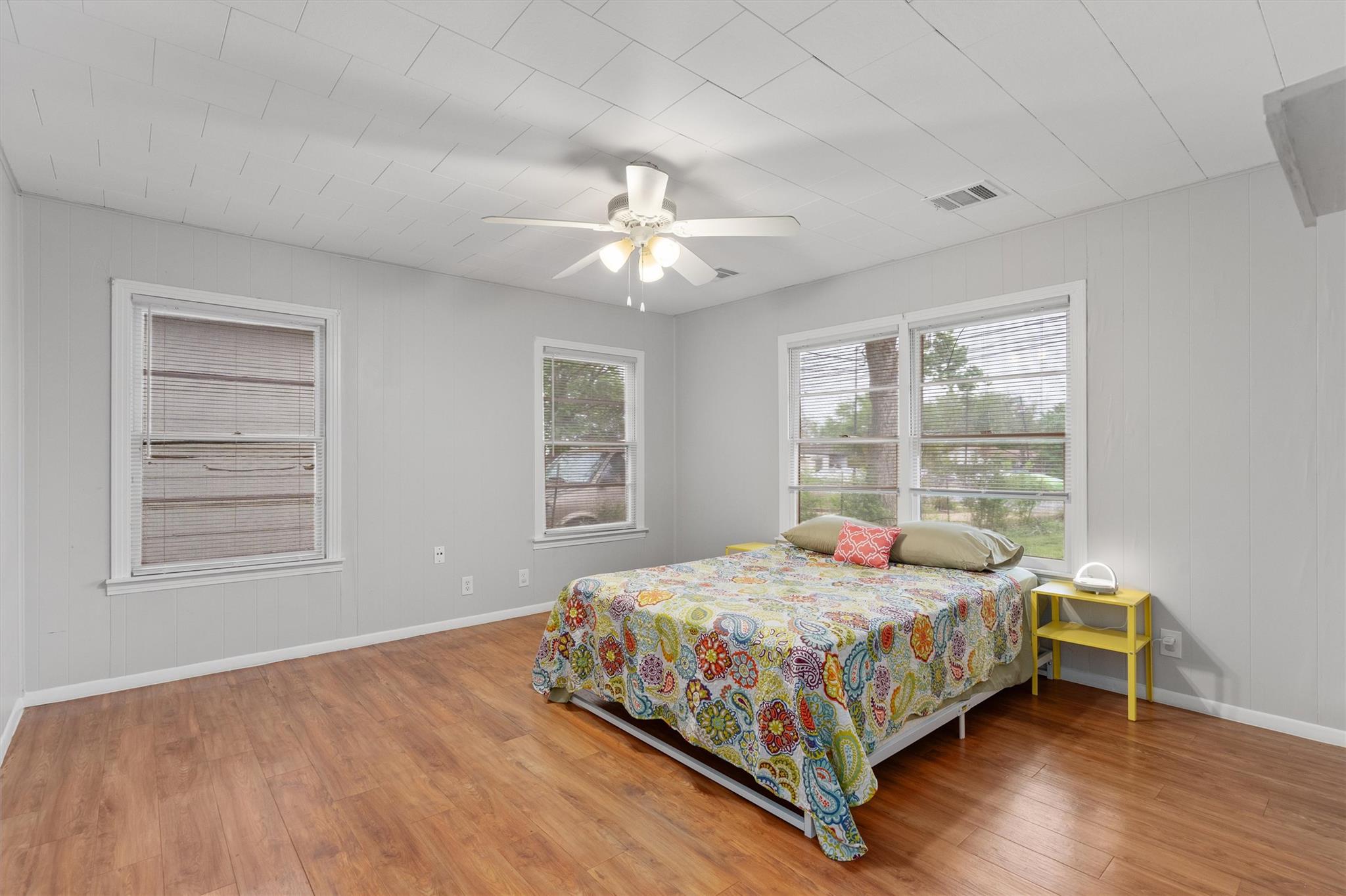 1908 W 2nd St, Taylor, TX 76574