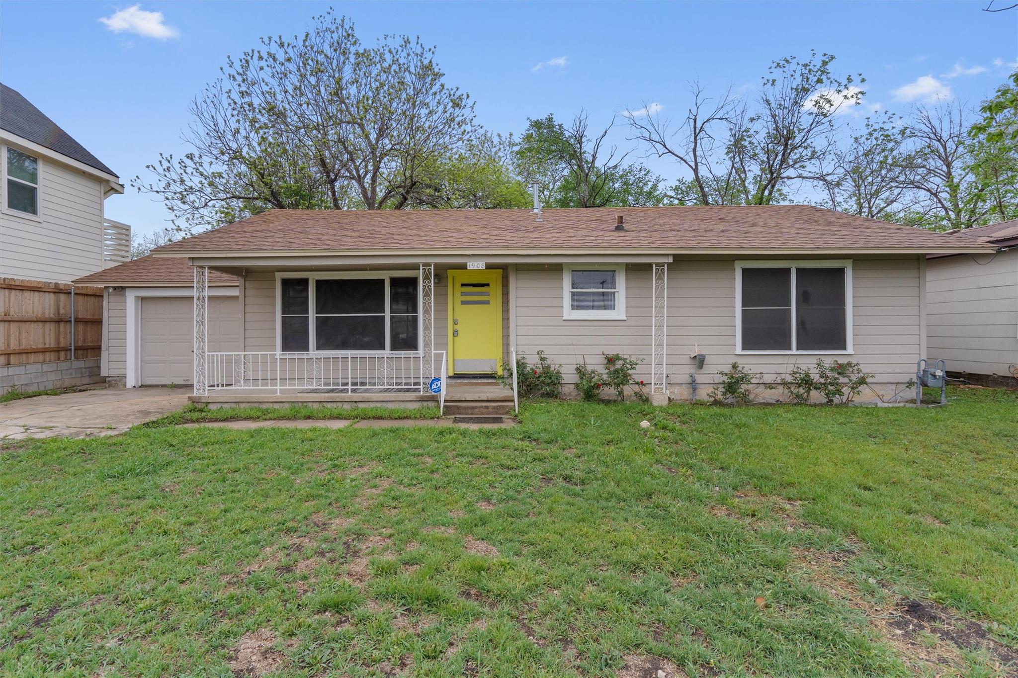 1908 W 2nd St, Taylor, TX 76574