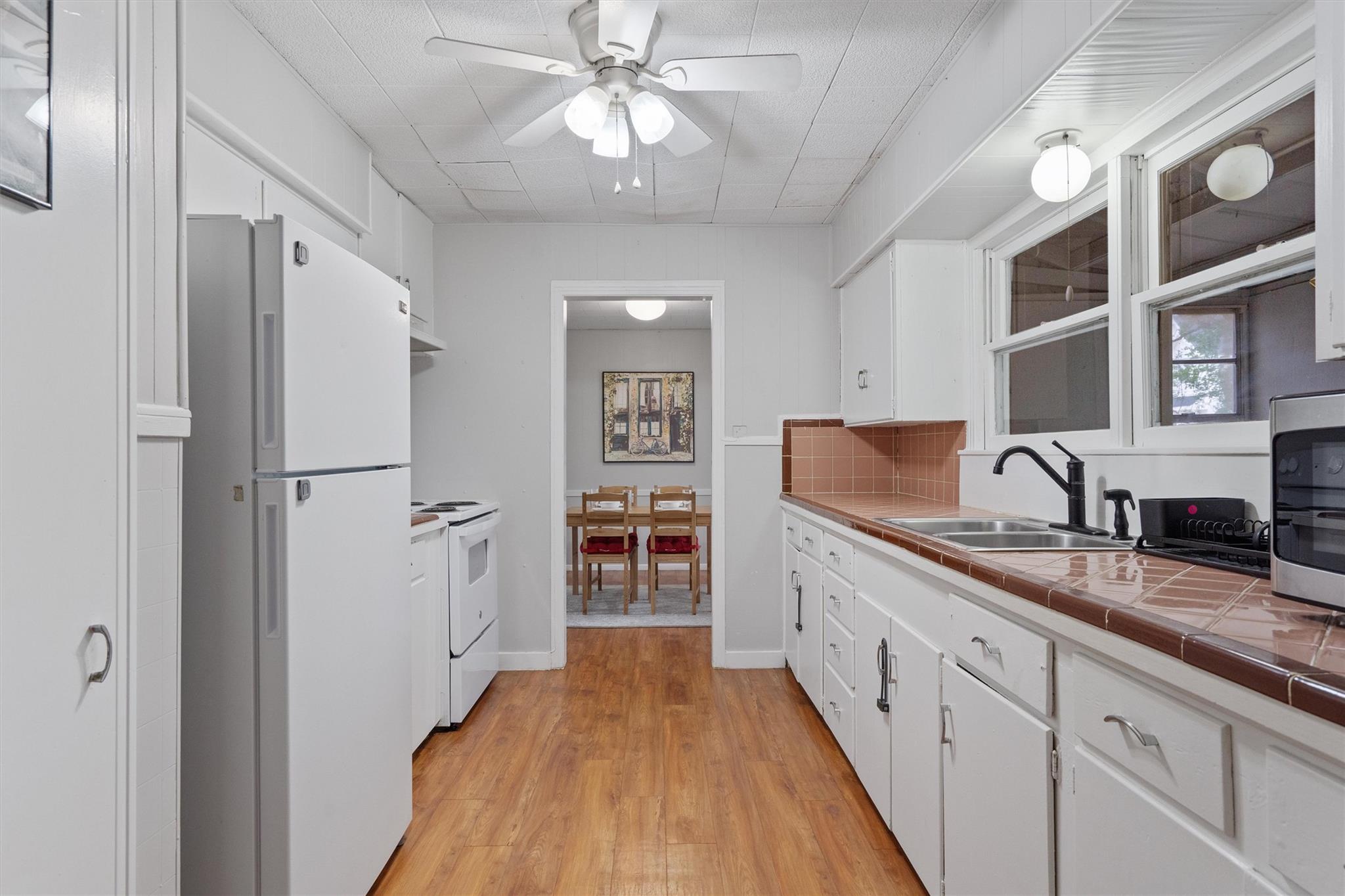 1908 W 2nd St, Taylor, TX 76574