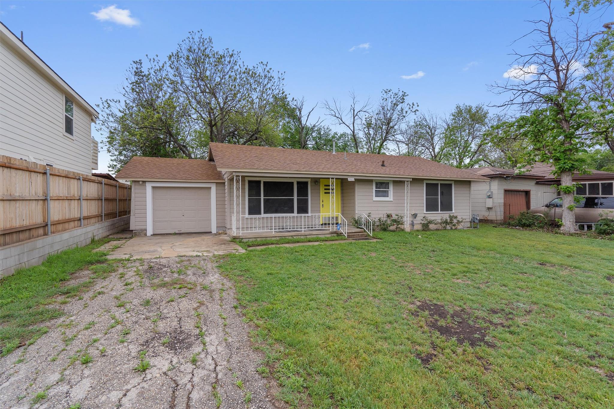 1908 W 2nd St, Taylor, TX 76574