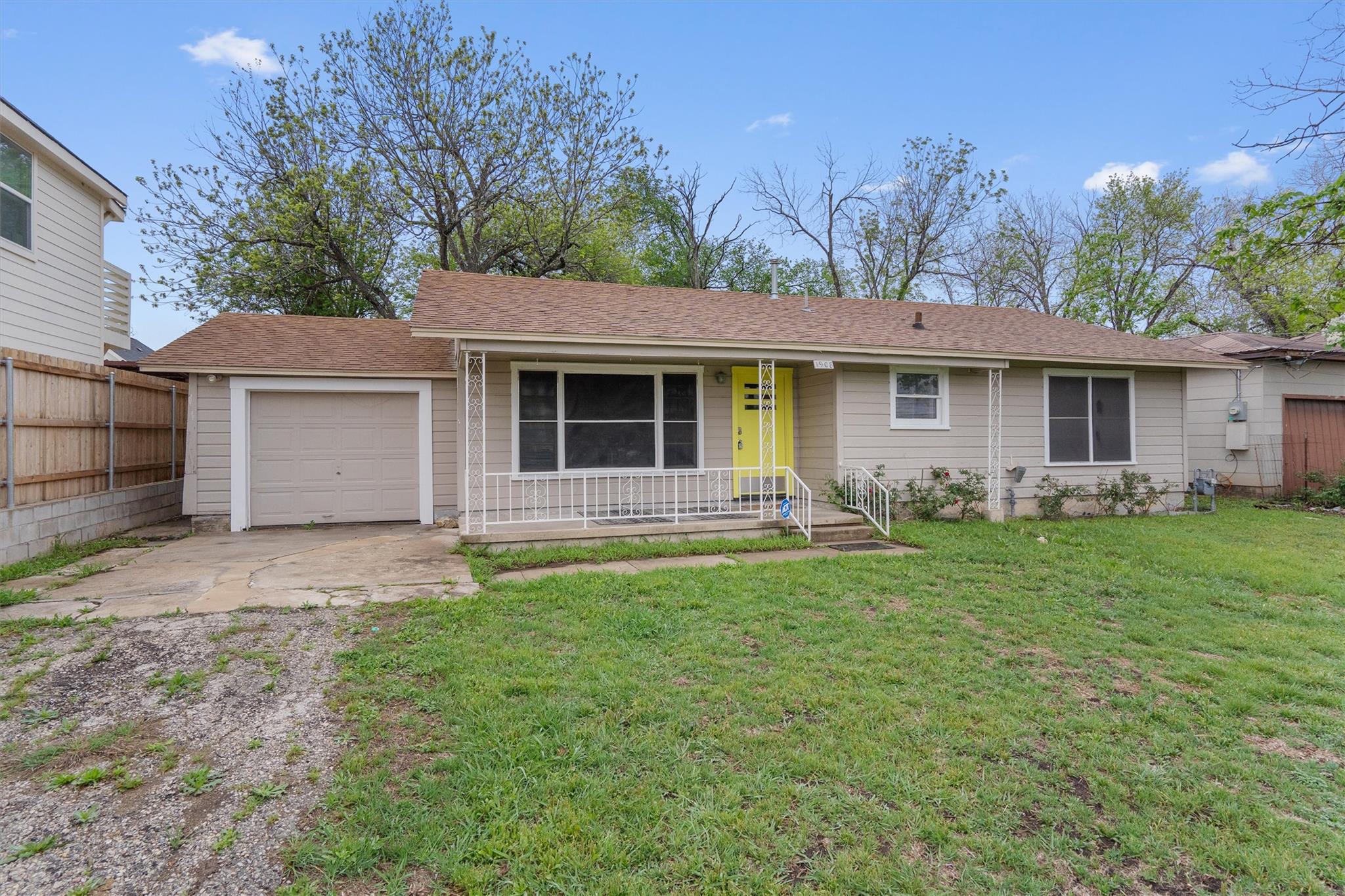 1908 W 2nd St, Taylor, TX 76574