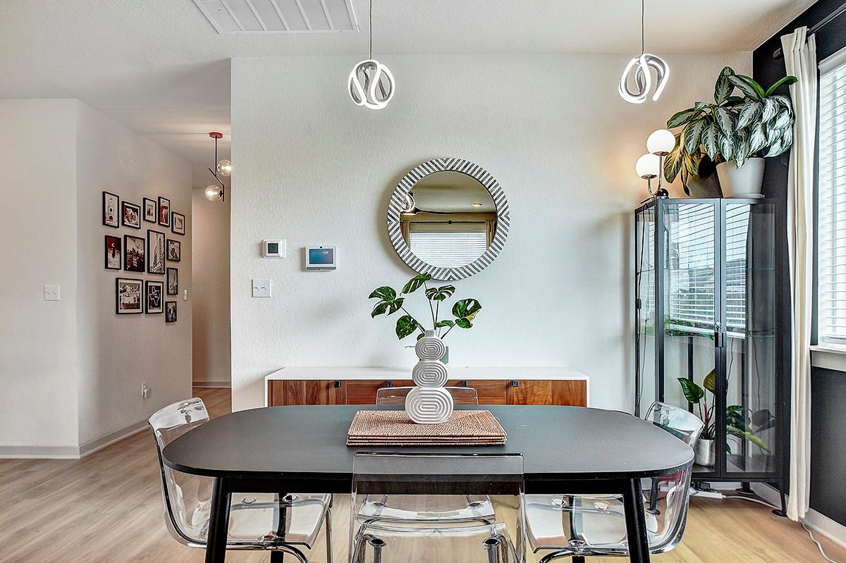 228 Greens Bayou Trl, Hutto, TX 78634