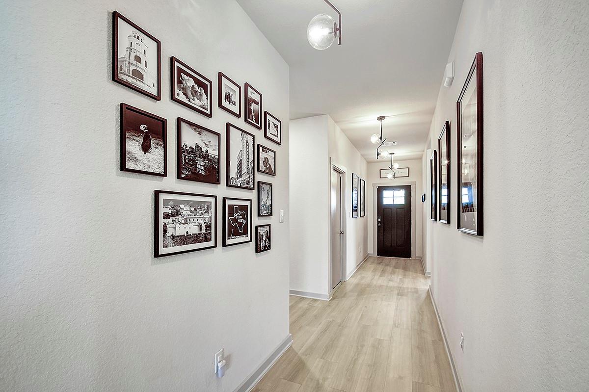 228 Greens Bayou Trl, Hutto, TX 78634