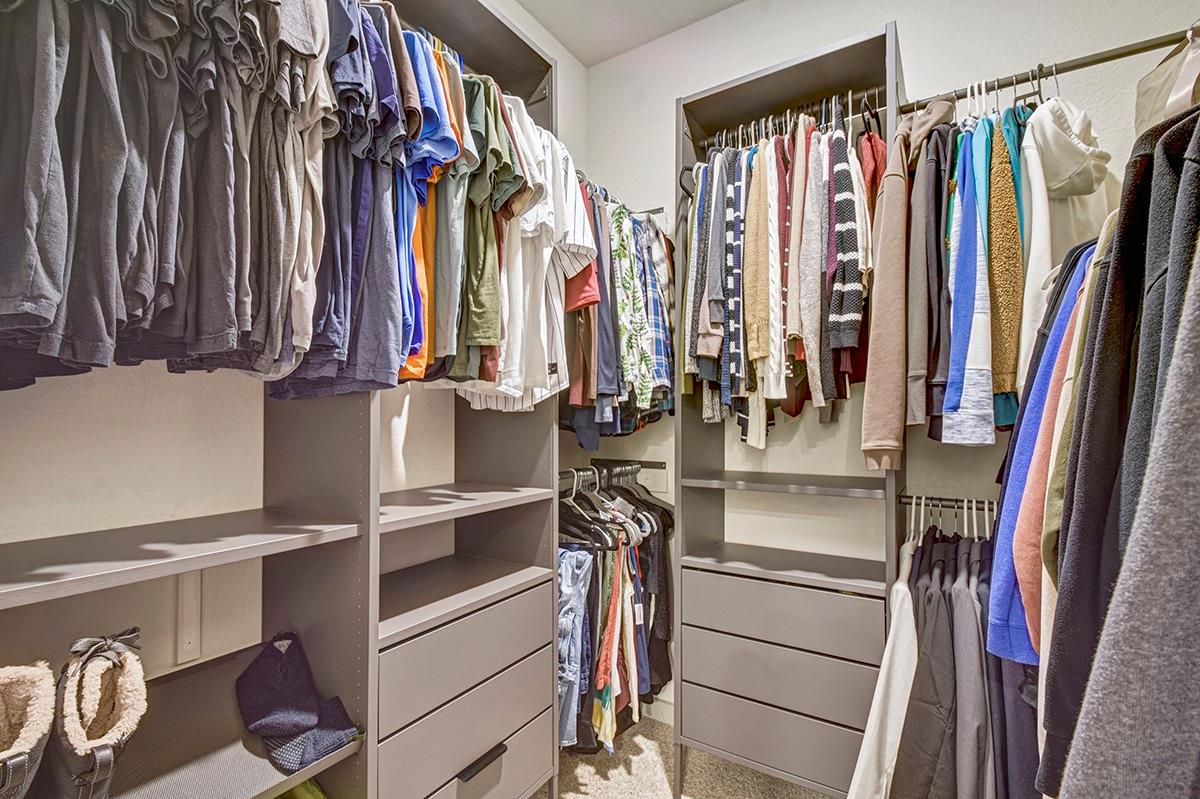 228 Greens Bayou Trl, Hutto, TX 78634