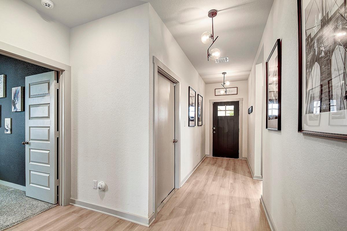 228 Greens Bayou Trl, Hutto, TX 78634