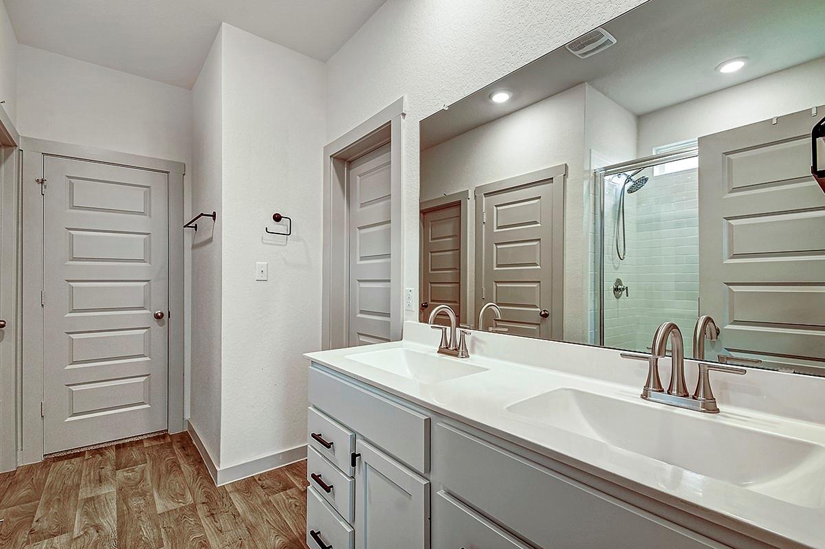 228 Greens Bayou Trl, Hutto, TX 78634