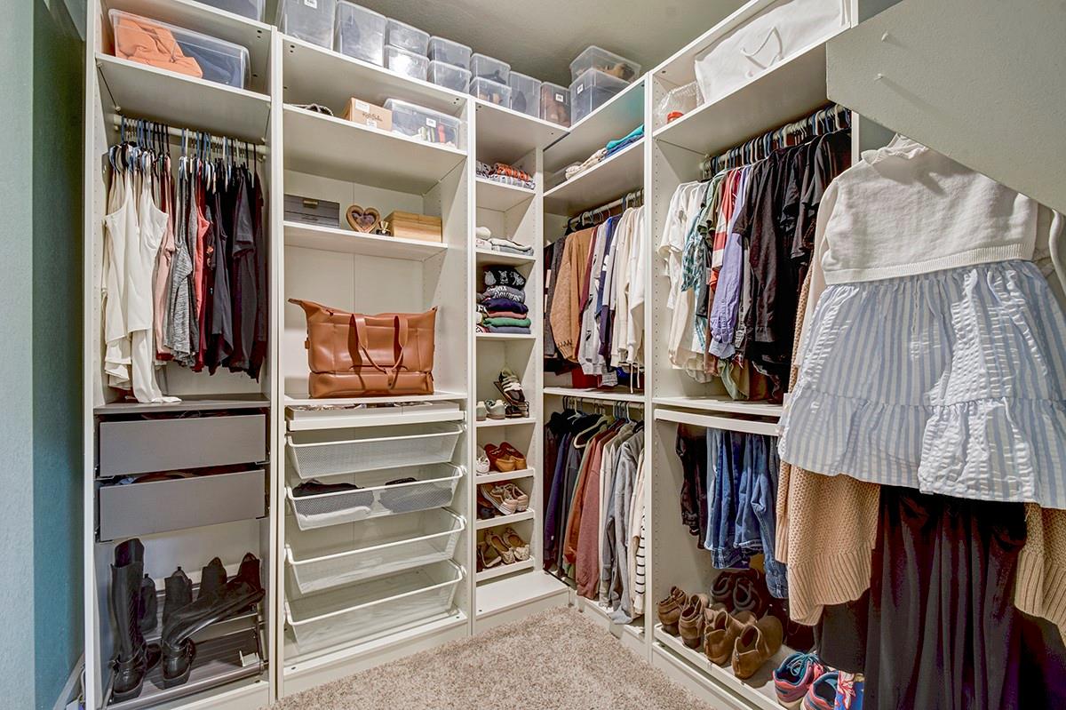 228 Greens Bayou Trl, Hutto, TX 78634