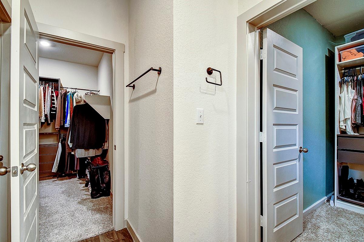 228 Greens Bayou Trl, Hutto, TX 78634