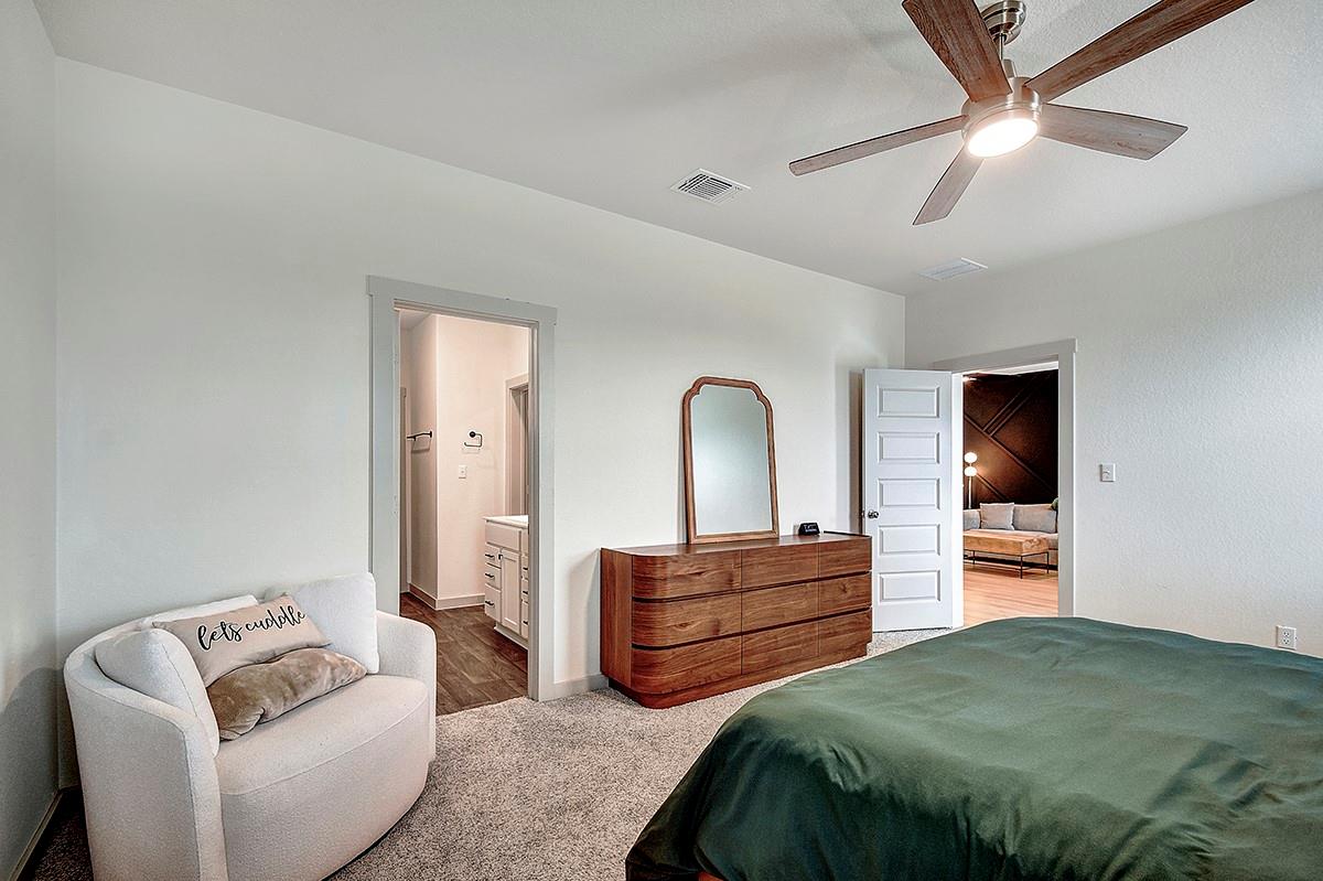 228 Greens Bayou Trl, Hutto, TX 78634