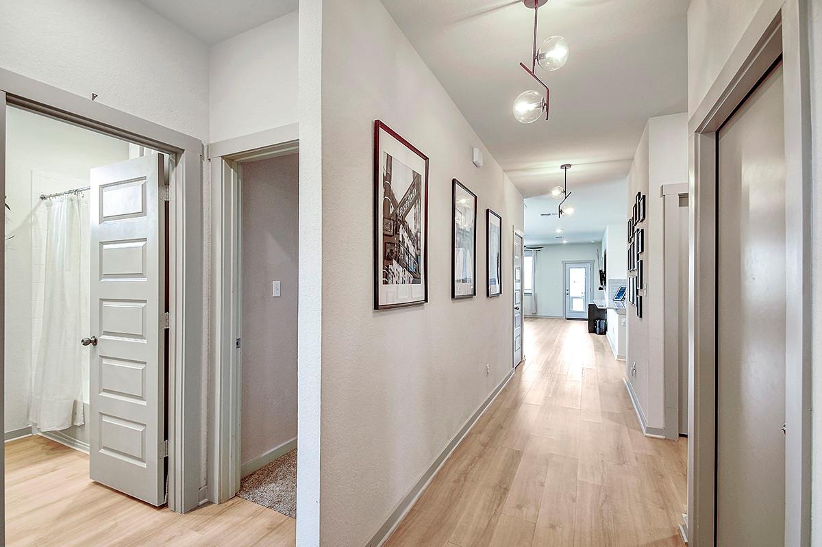 228 Greens Bayou Trl, Hutto, TX 78634