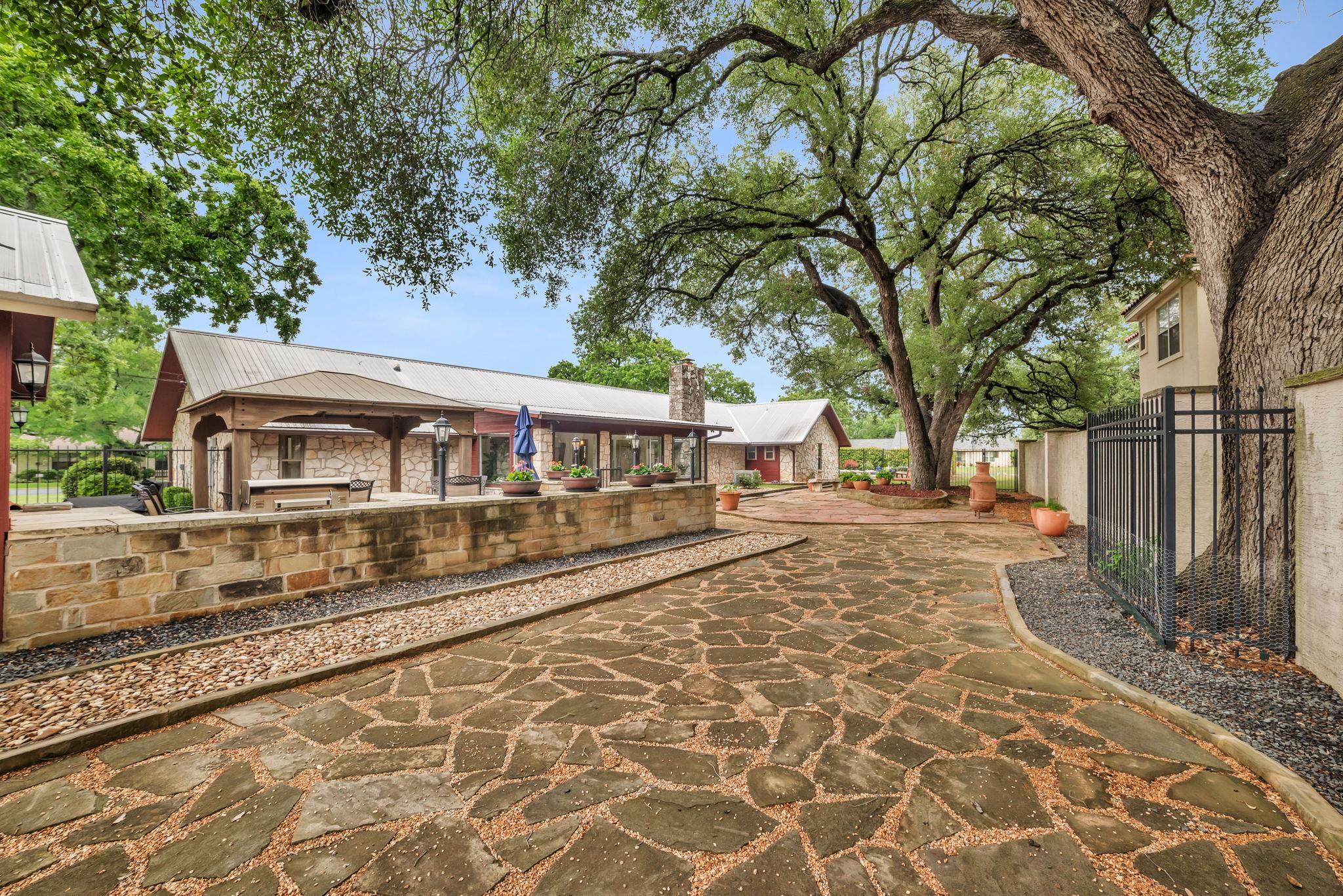 236 Olde Oak Dr, Georgetown, TX 78633