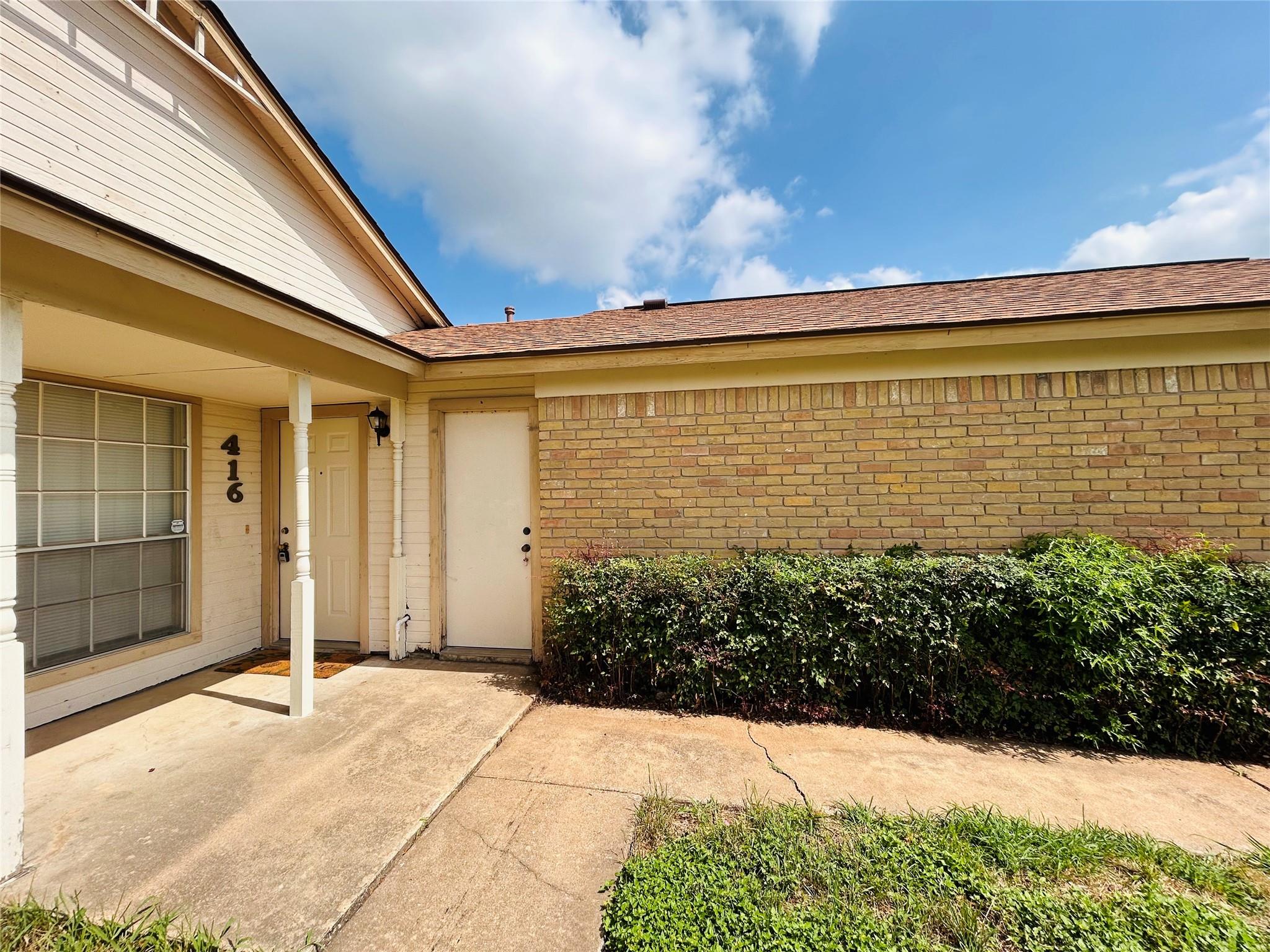 416 Greenlawn Blvd # 1, Round Rock, TX 78664