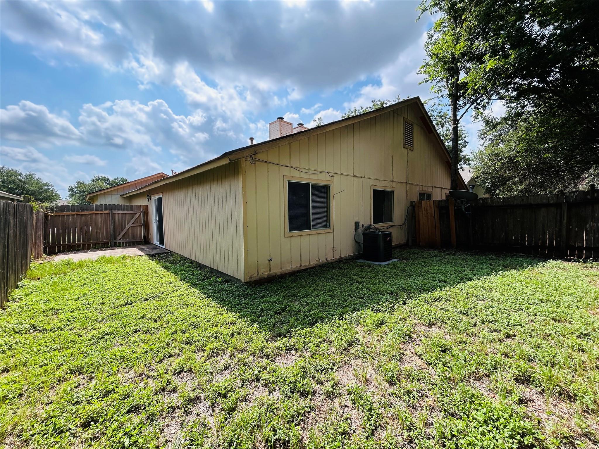 416 Greenlawn Blvd # 1, Round Rock, TX 78664