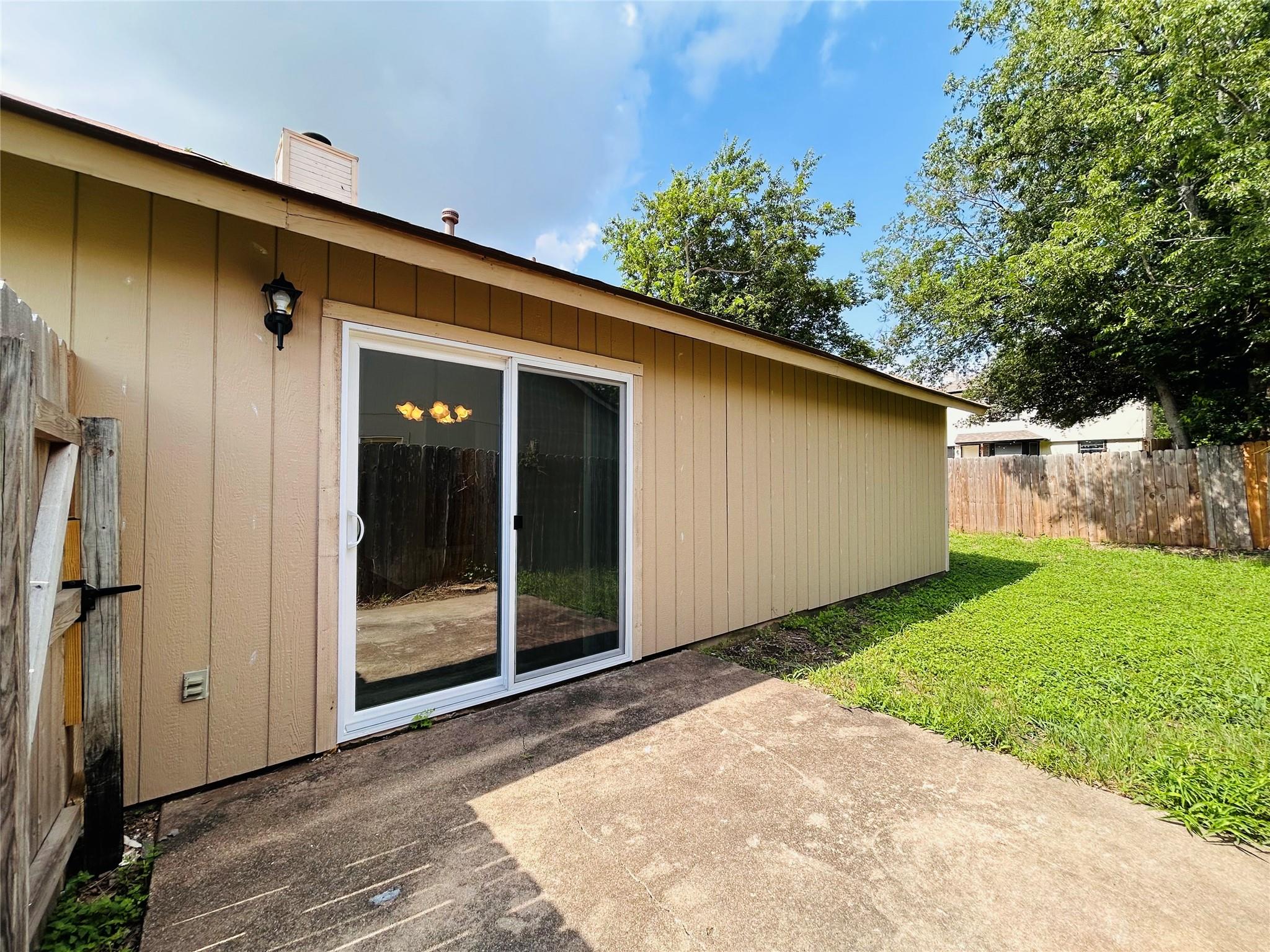 416 Greenlawn Blvd # 1, Round Rock, TX 78664
