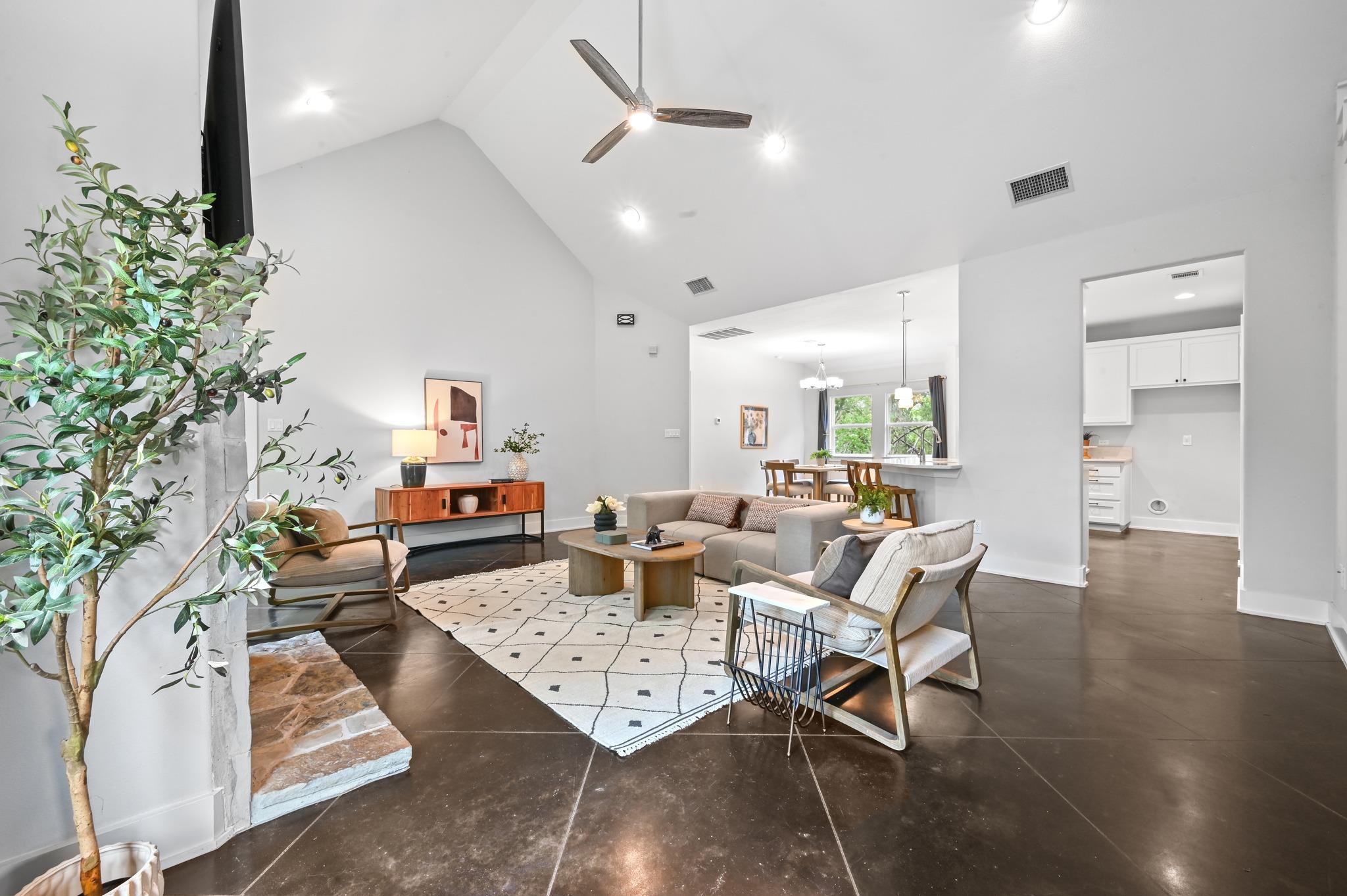 820 Panorama Dr, Dripping Springs, TX 78620