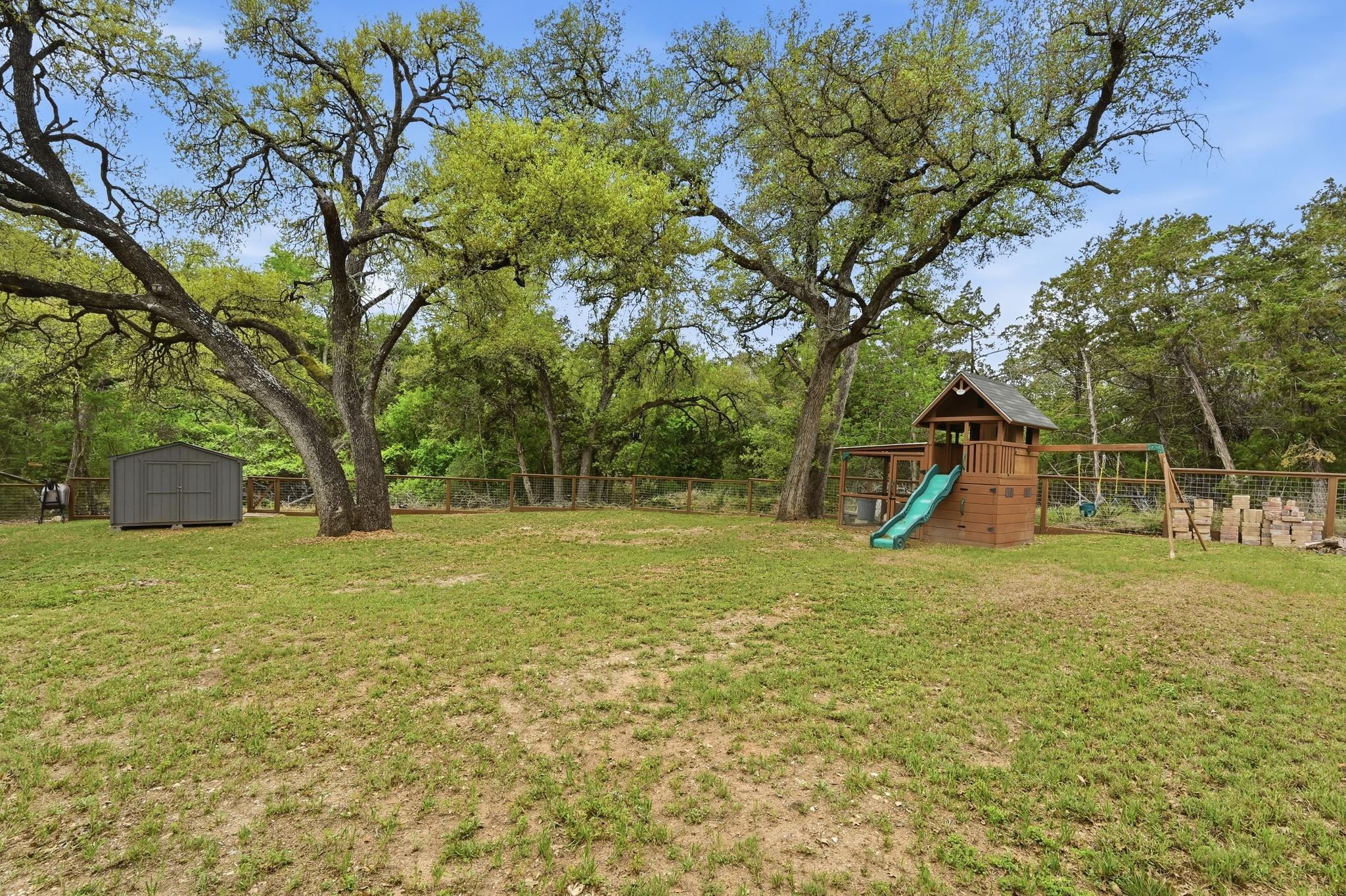 820 Panorama Dr, Dripping Springs, TX 78620