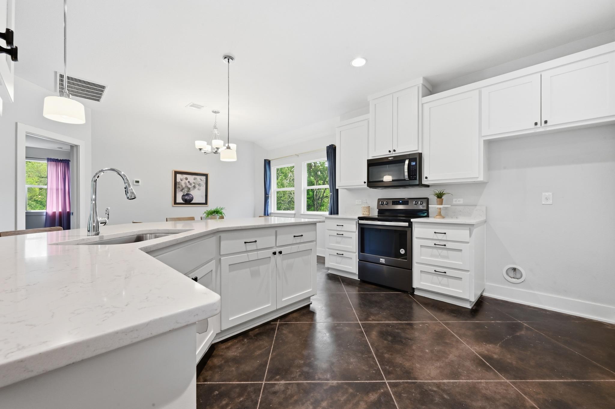 820 Panorama Dr, Dripping Springs, TX 78620