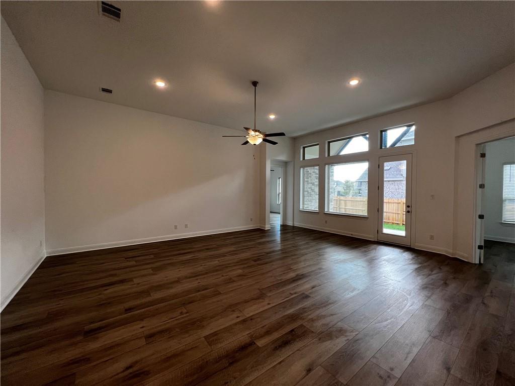 824 Sunny Ridge Dr, Leander, TX 78641