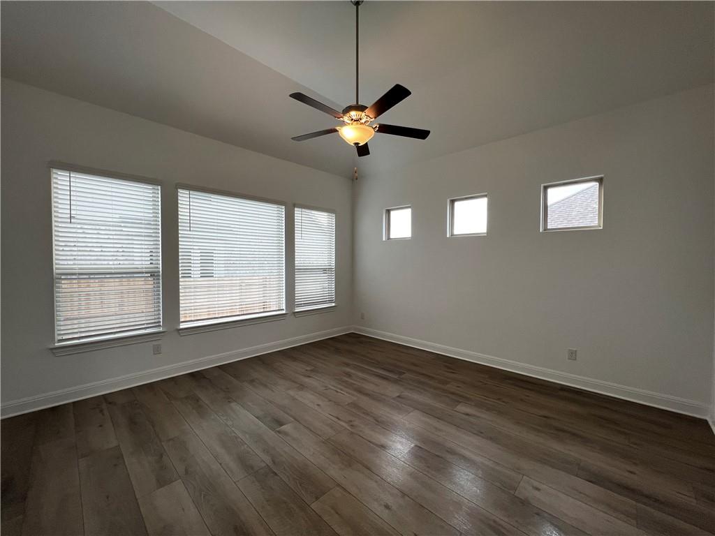 824 Sunny Ridge Dr, Leander, TX 78641