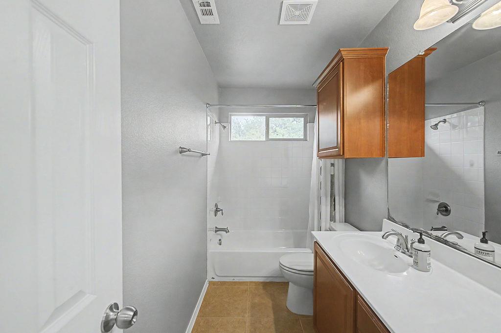 17804 Linkhill Dr, Dripping Springs, TX 78620