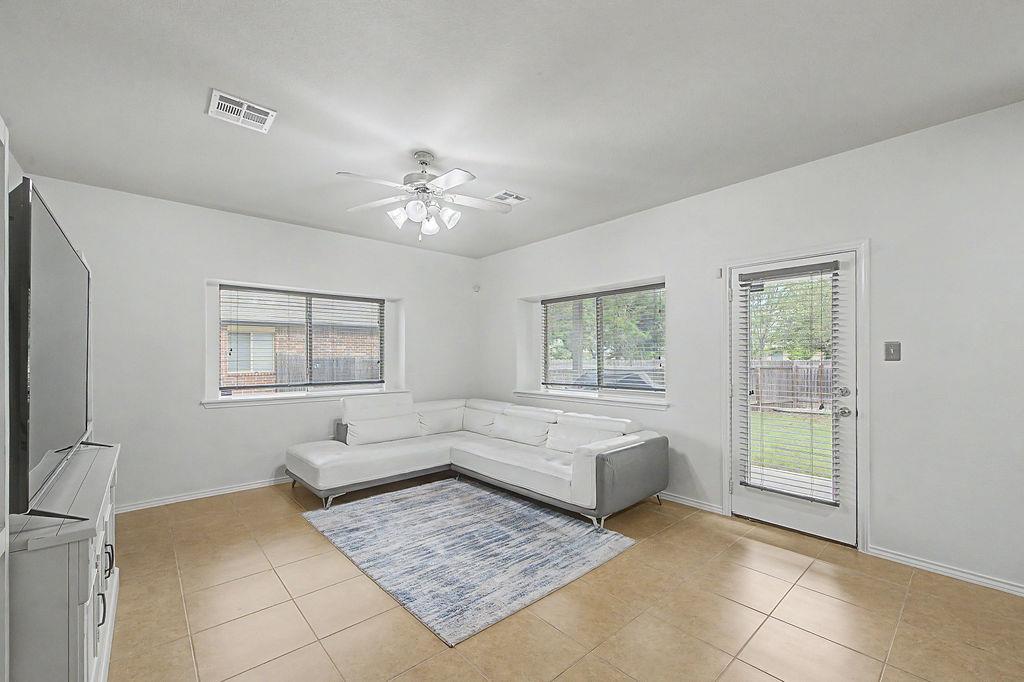 17804 Linkhill Dr, Dripping Springs, TX 78620