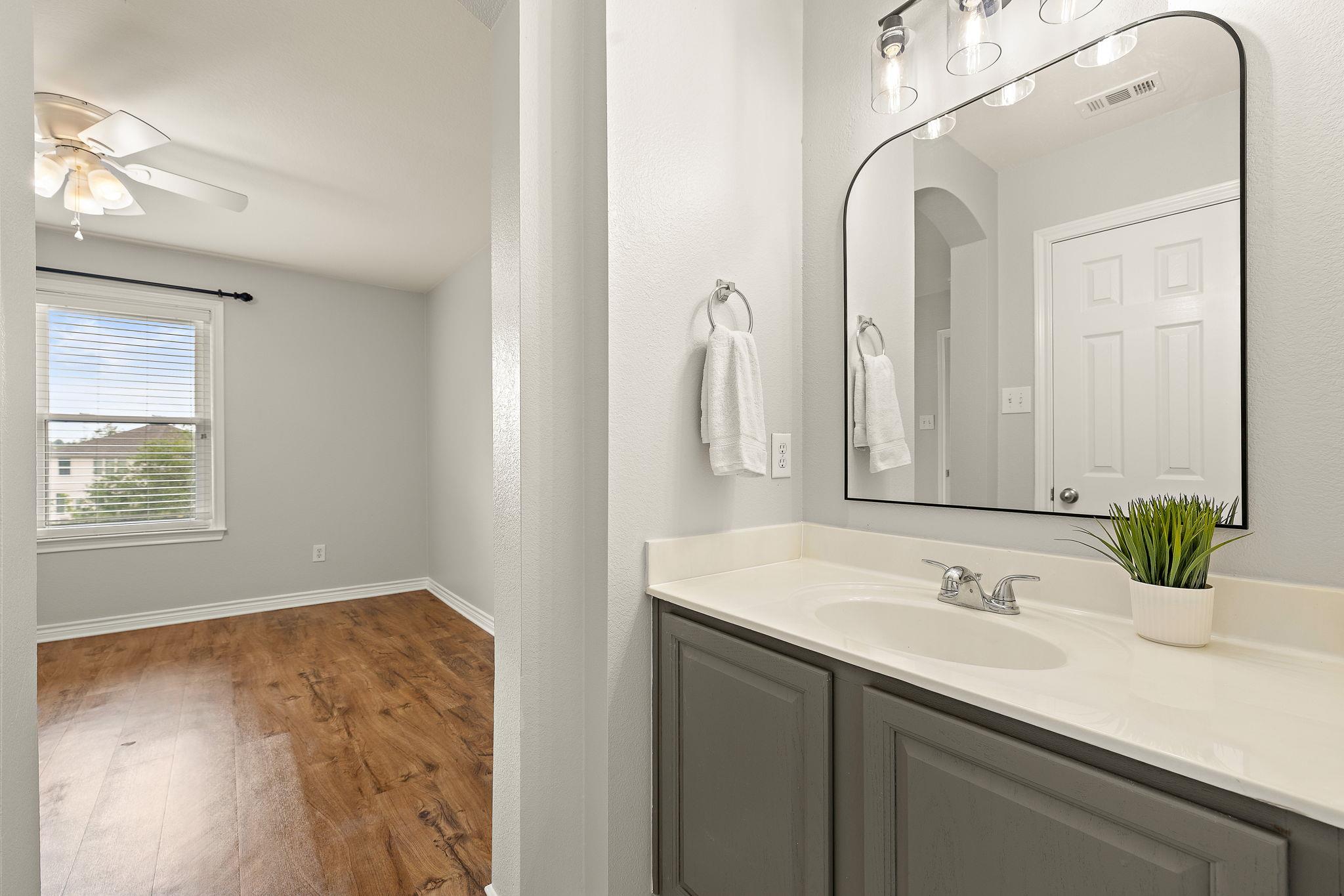 202 Nick Price Loop, Round Rock, TX 78664