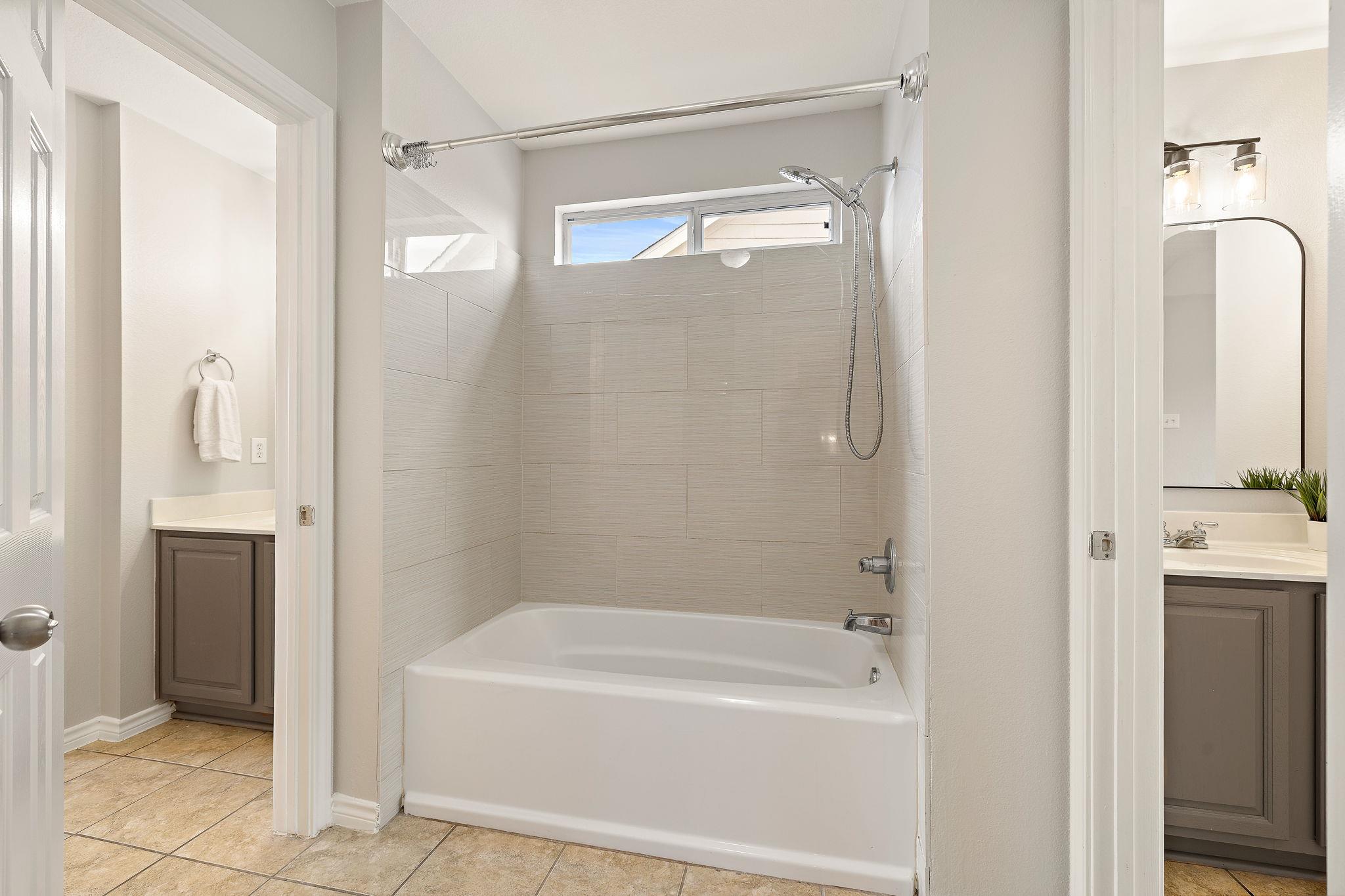 202 Nick Price Loop, Round Rock, TX 78664