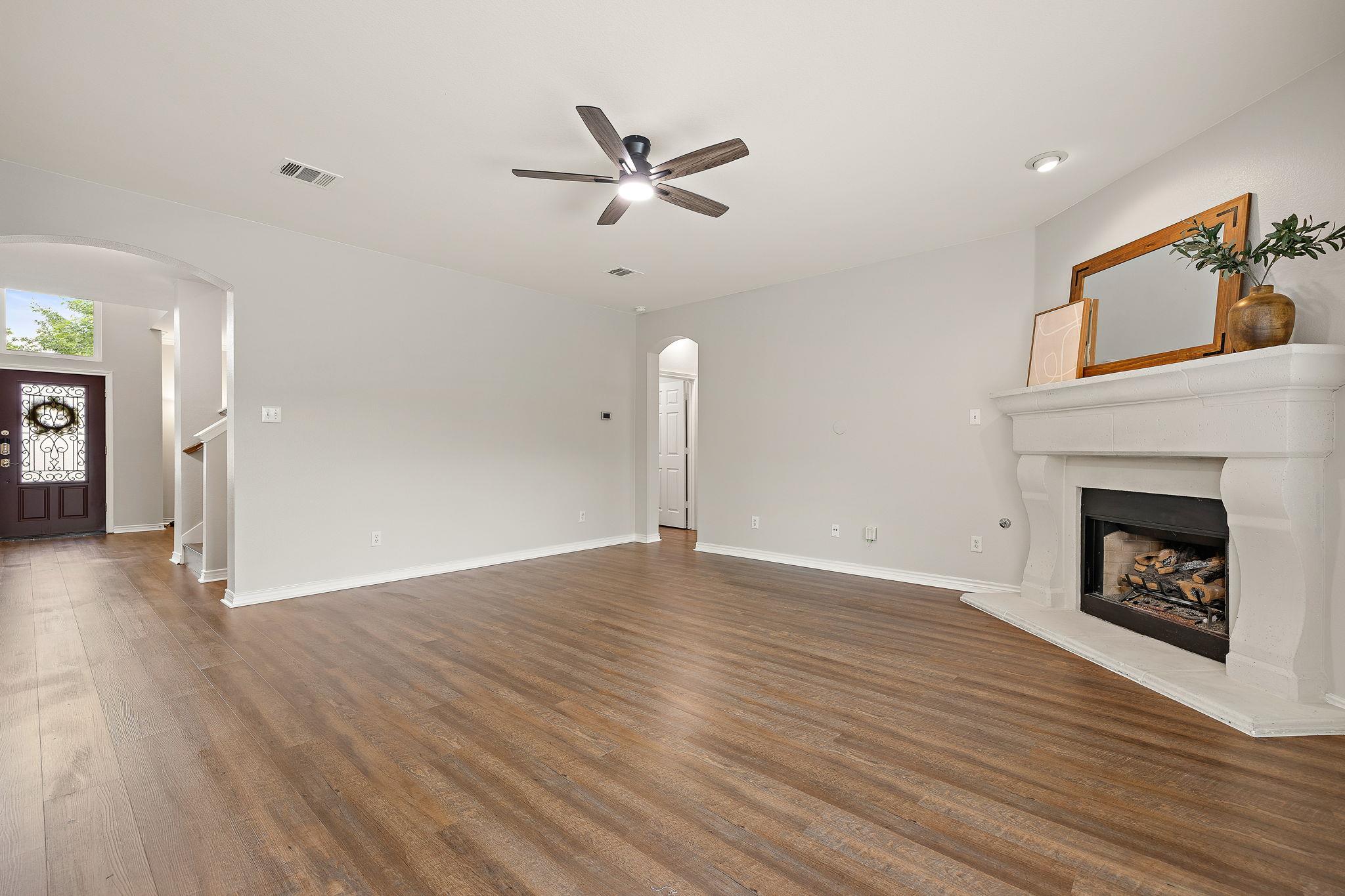 202 Nick Price Loop, Round Rock, TX 78664