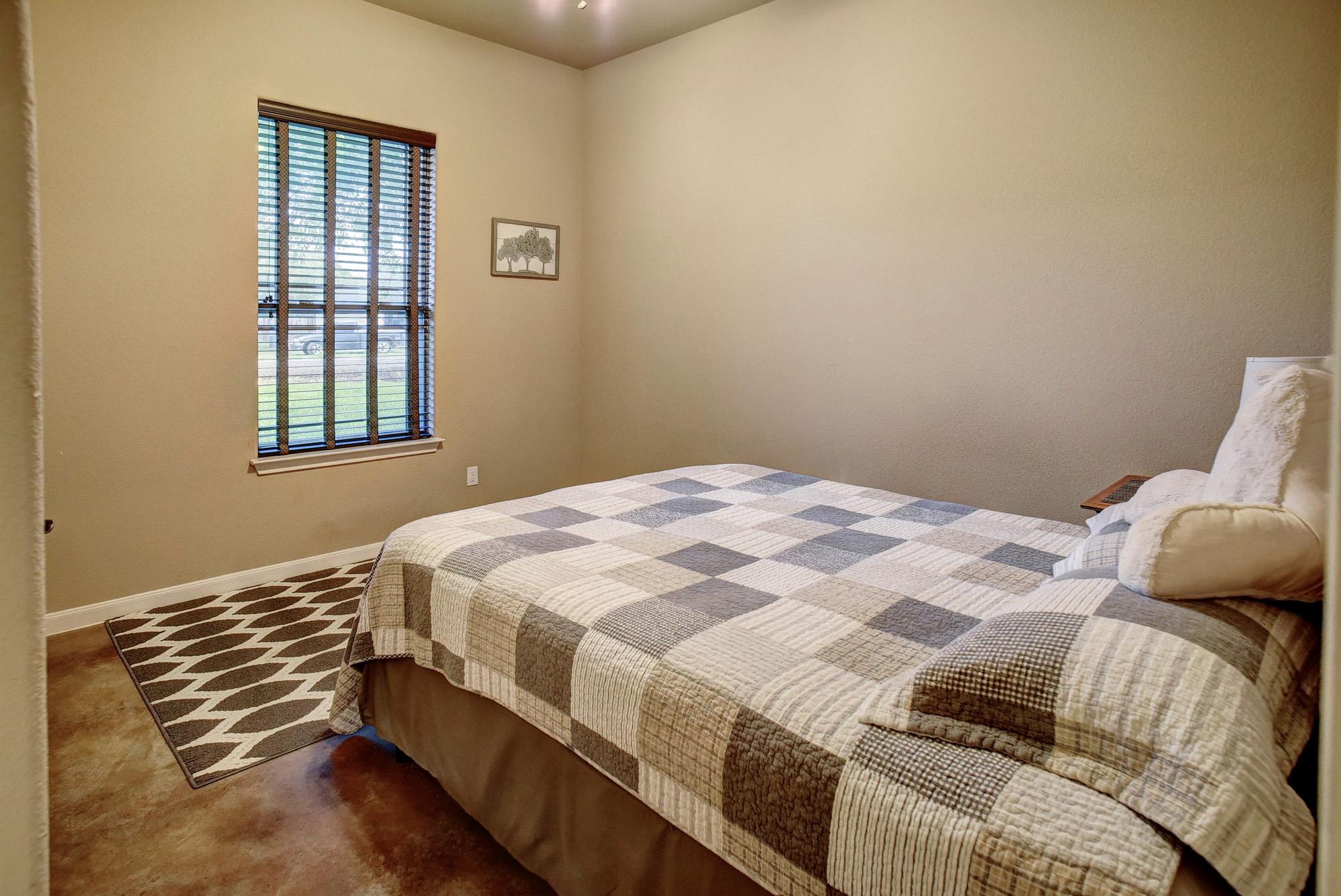 129 Haliimaile Ln, Bastrop, TX 78602