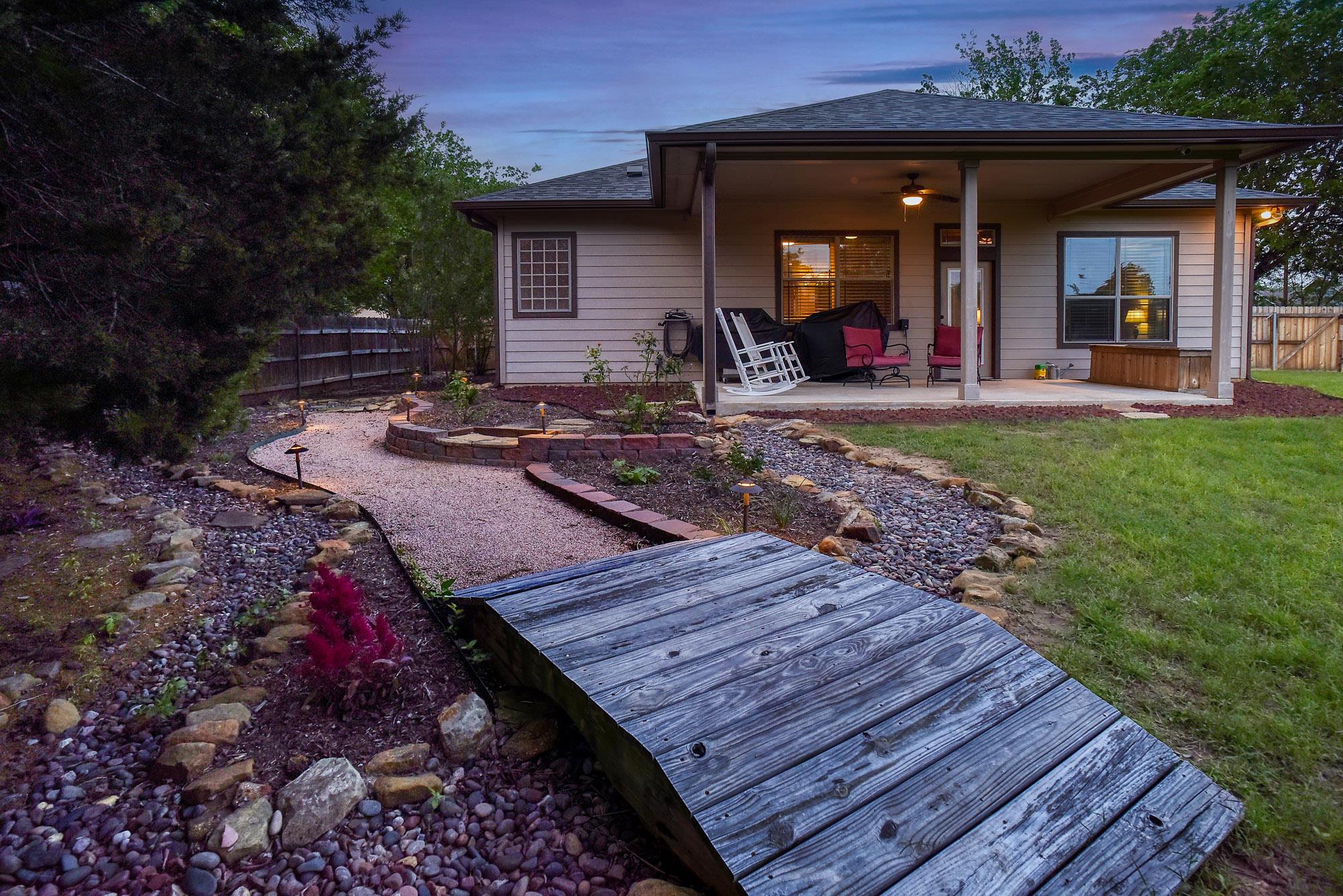 129 Haliimaile Ln, Bastrop, TX 78602