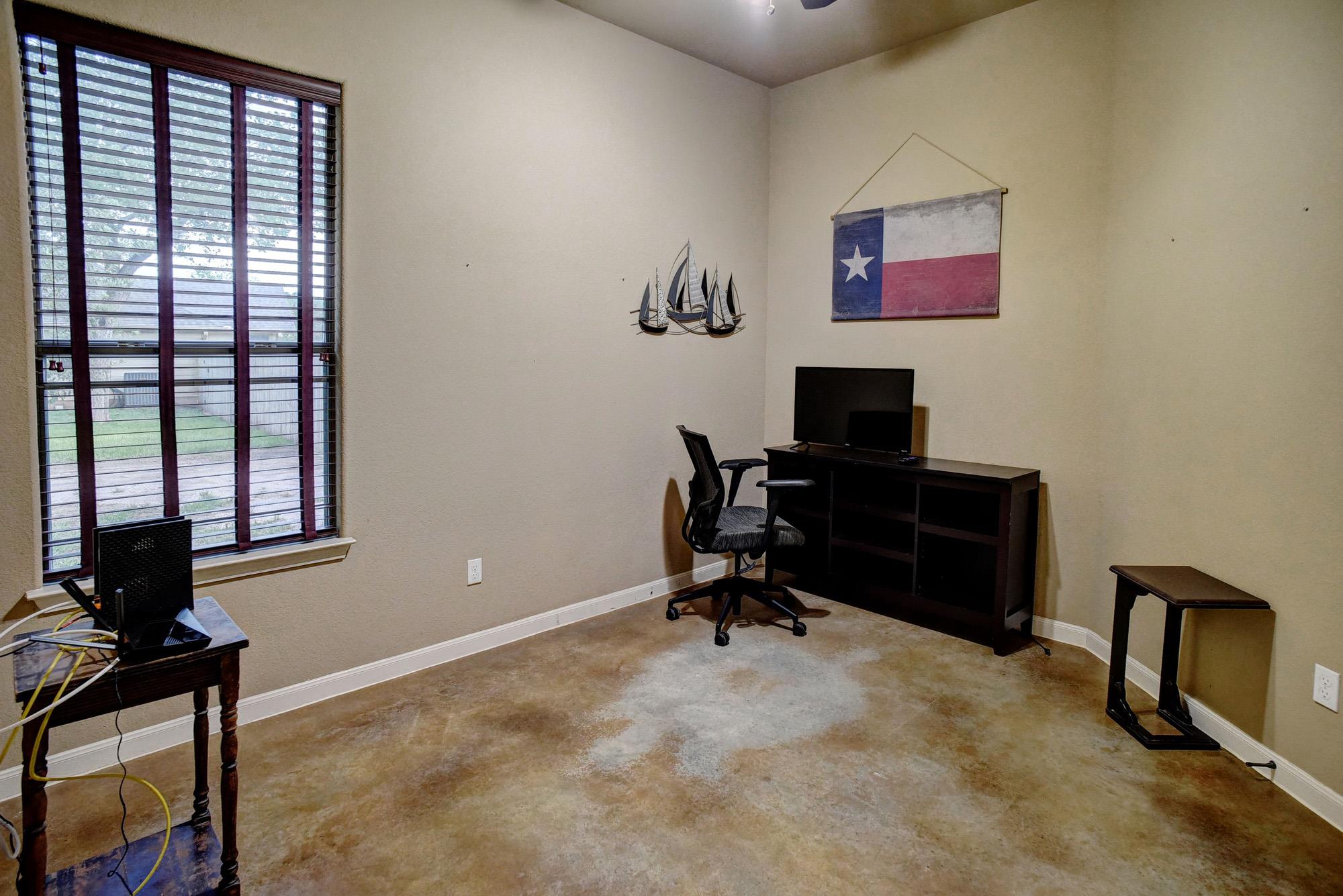 129 Haliimaile Ln, Bastrop, TX 78602