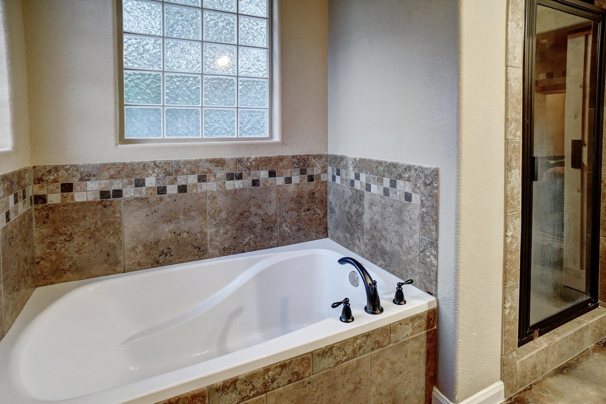 129 Haliimaile Ln, Bastrop, TX 78602