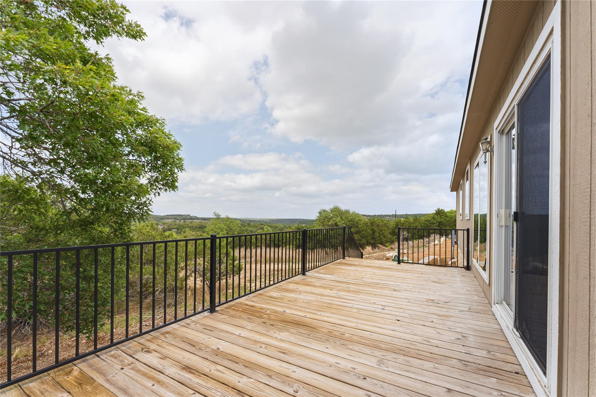 722 Wildwood Ln, Johnson City, TX 78636