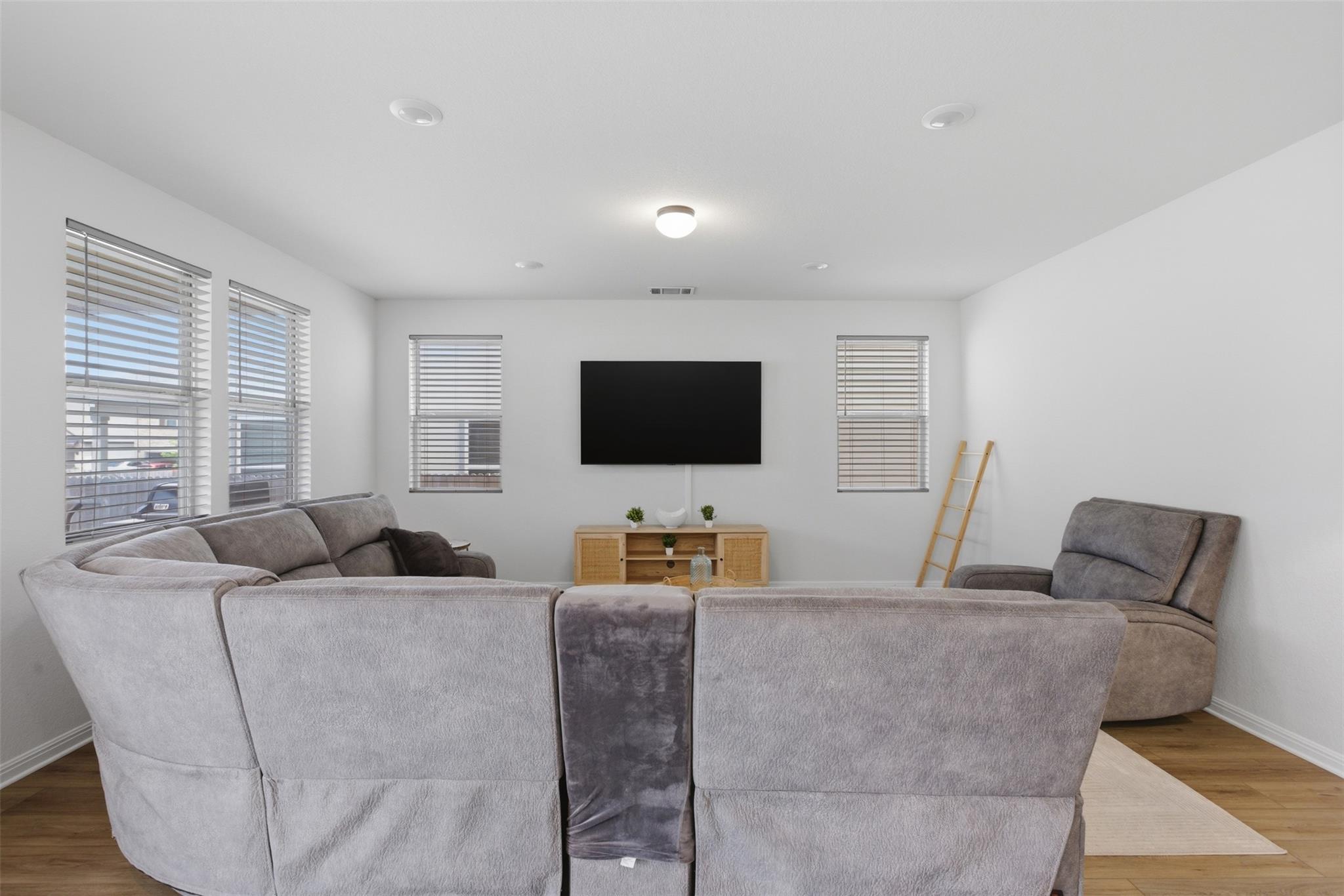 307 Marjorie Dr, Hutto, TX 78634