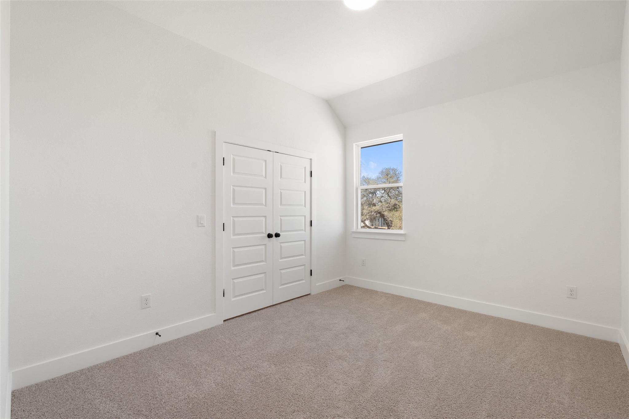 325 San Saba Dr, Buda, TX 78610