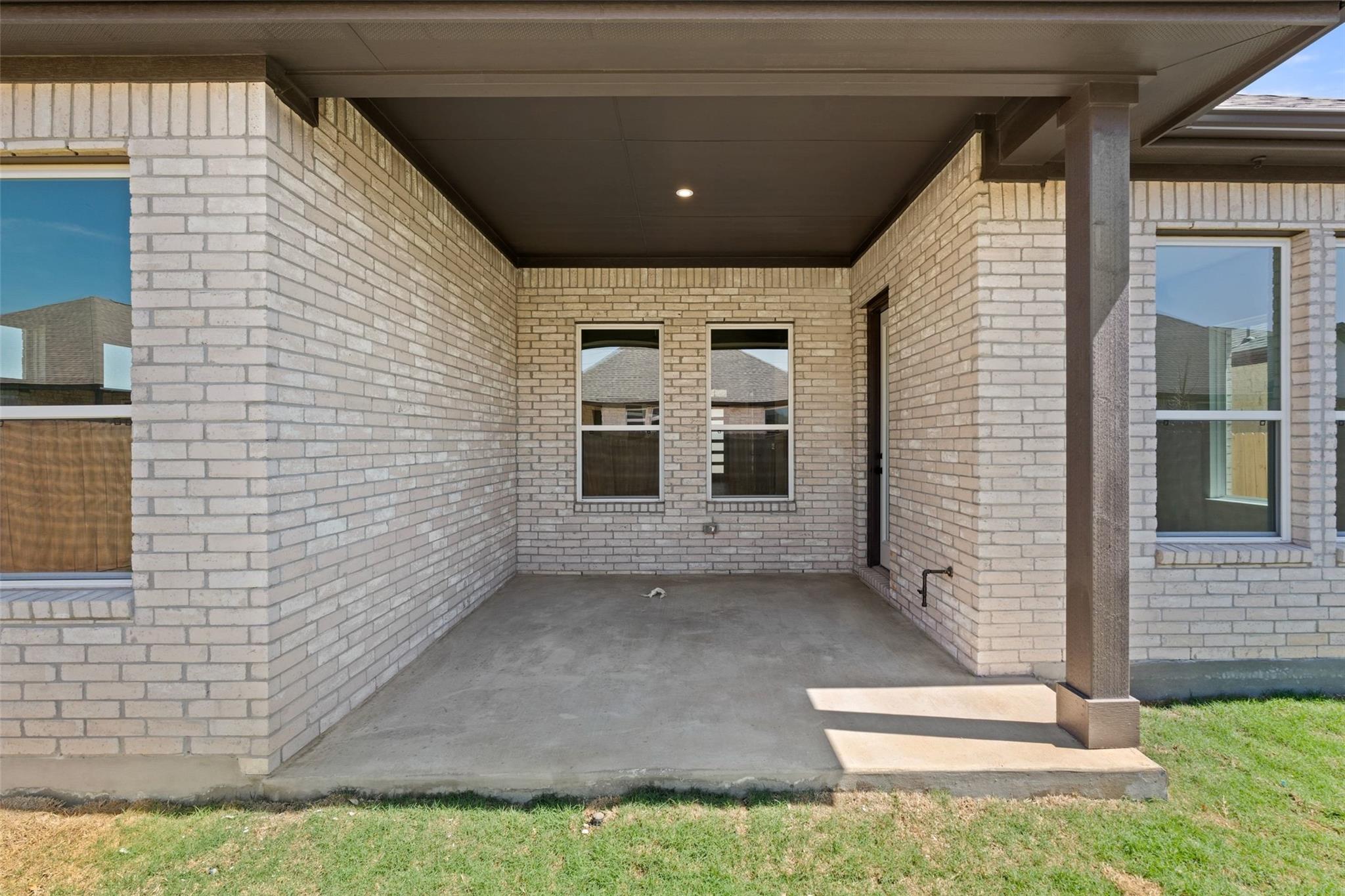 325 San Saba Dr, Buda, TX 78610