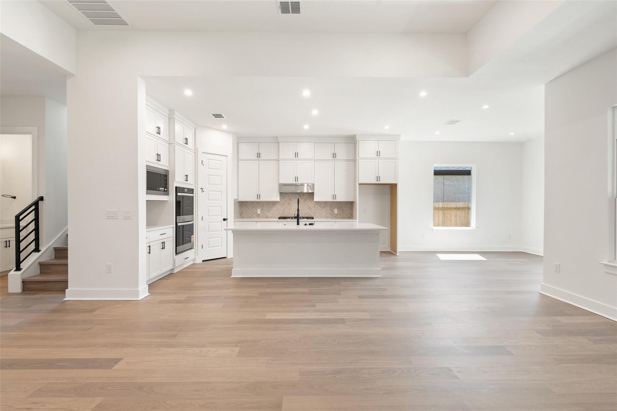 325 San Saba Dr, Buda, TX 78610