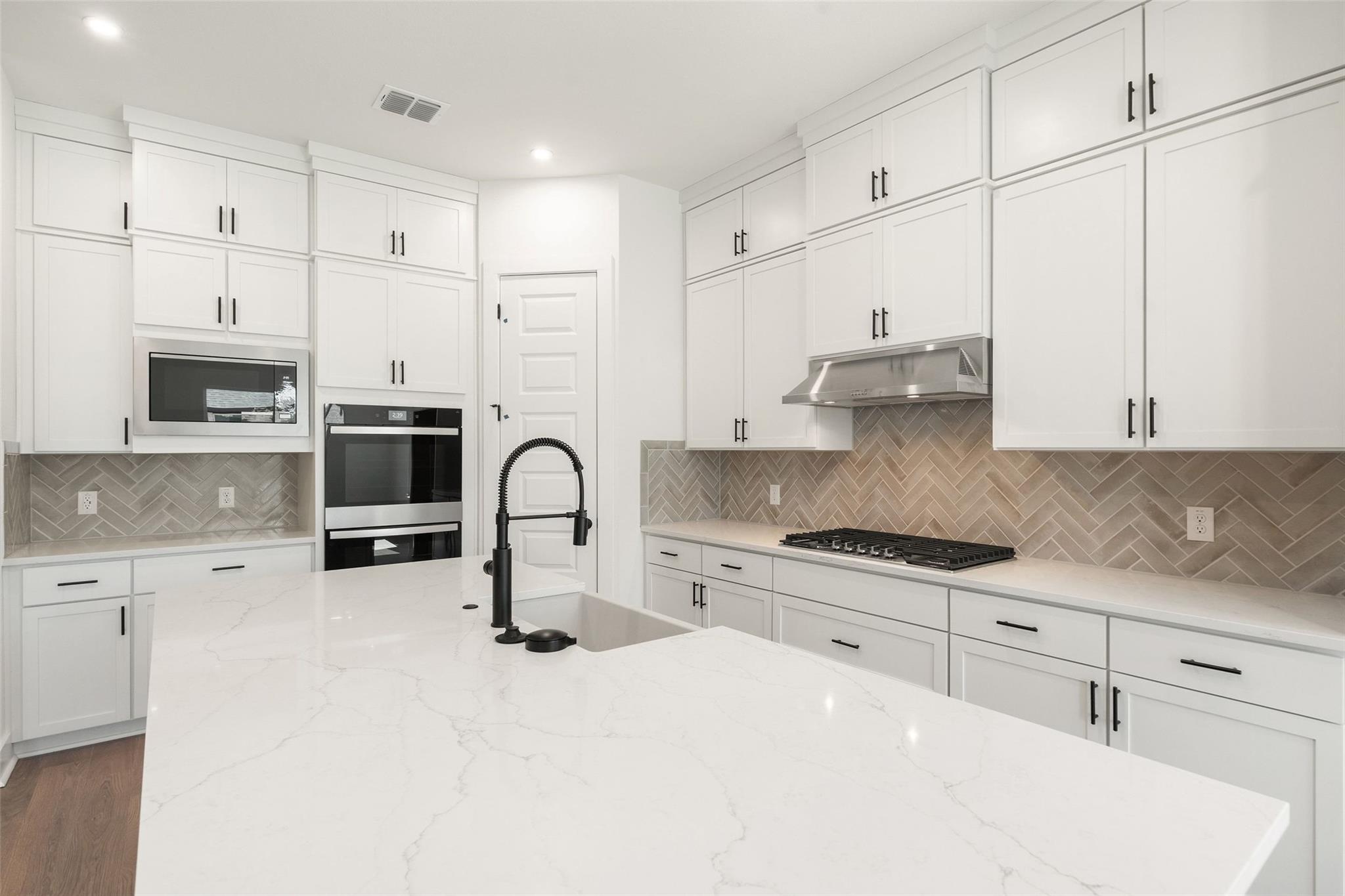 325 San Saba Dr, Buda, TX 78610