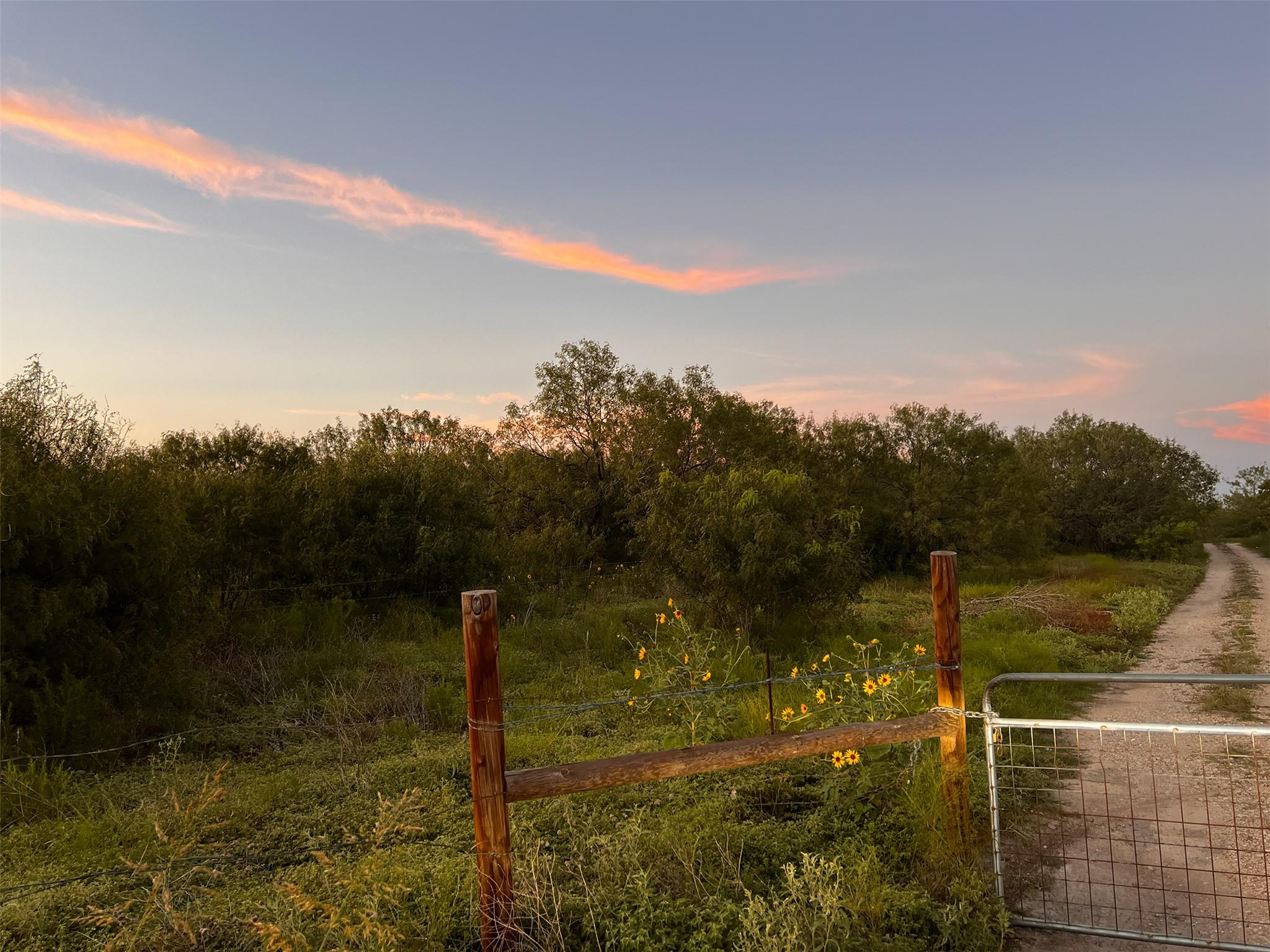 4921 SE River Rd, Martindale, TX 78655