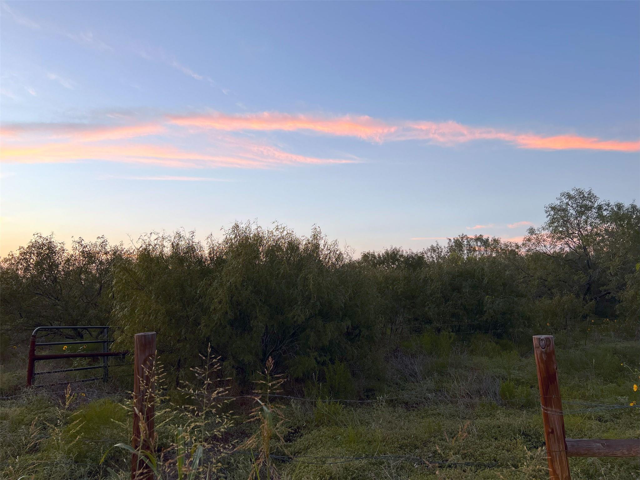 4921 SE River Rd, Martindale, TX 78655