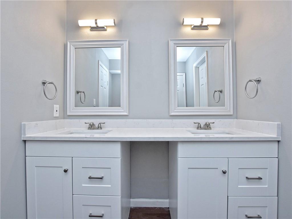 5205 Thunderbird St, Lago Vista, TX 78645