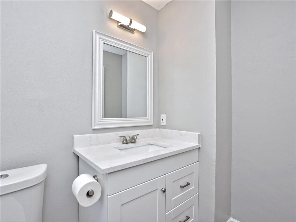 5205 Thunderbird St, Lago Vista, TX 78645