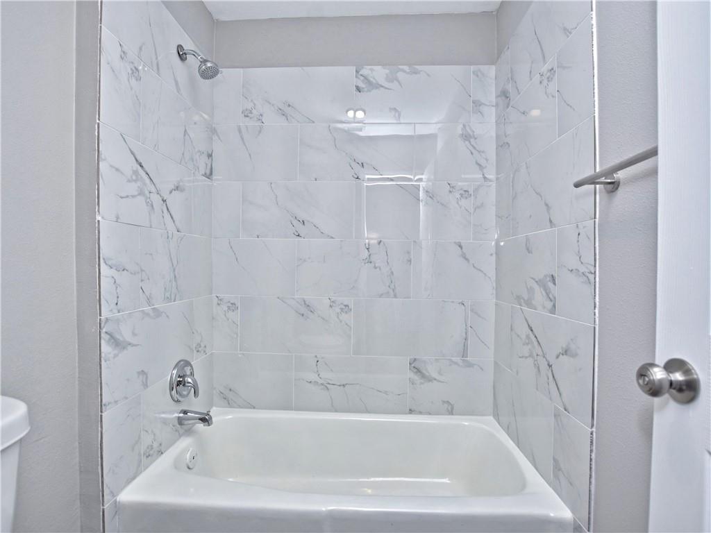 5205 Thunderbird St, Lago Vista, TX 78645