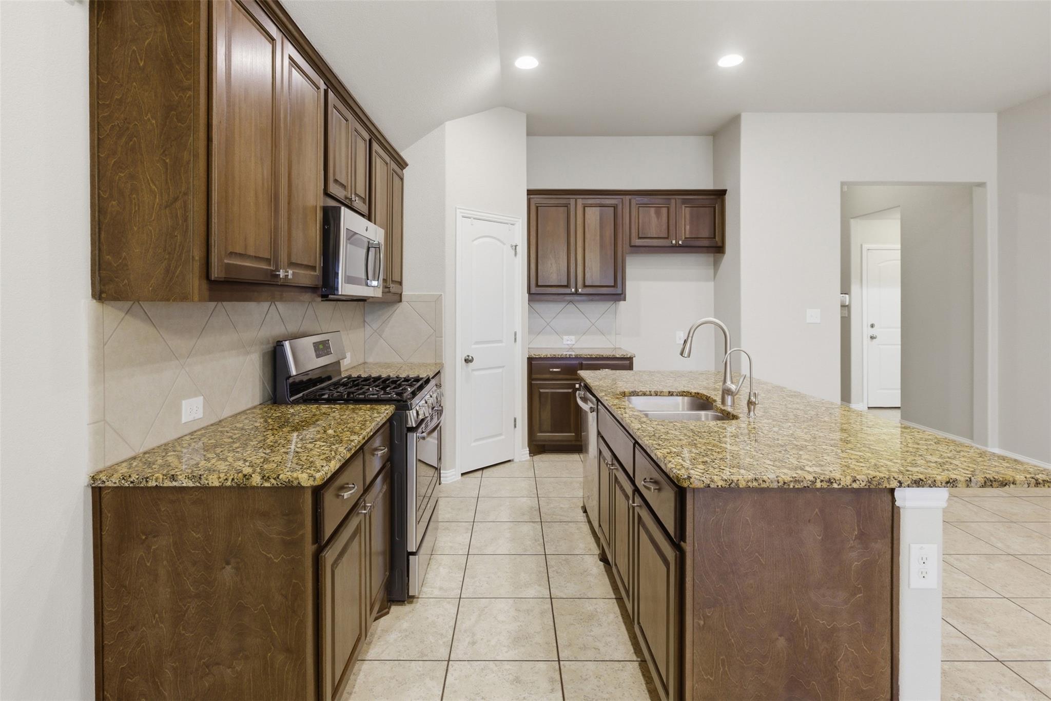 197 Patriot Dr, Buda, TX 78610