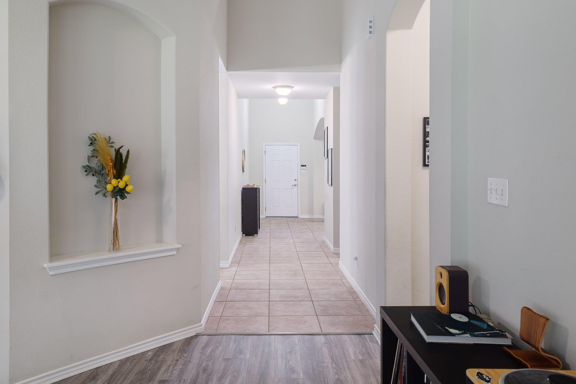 9212 Pioneer Forest Dr, Austin, TX 78744