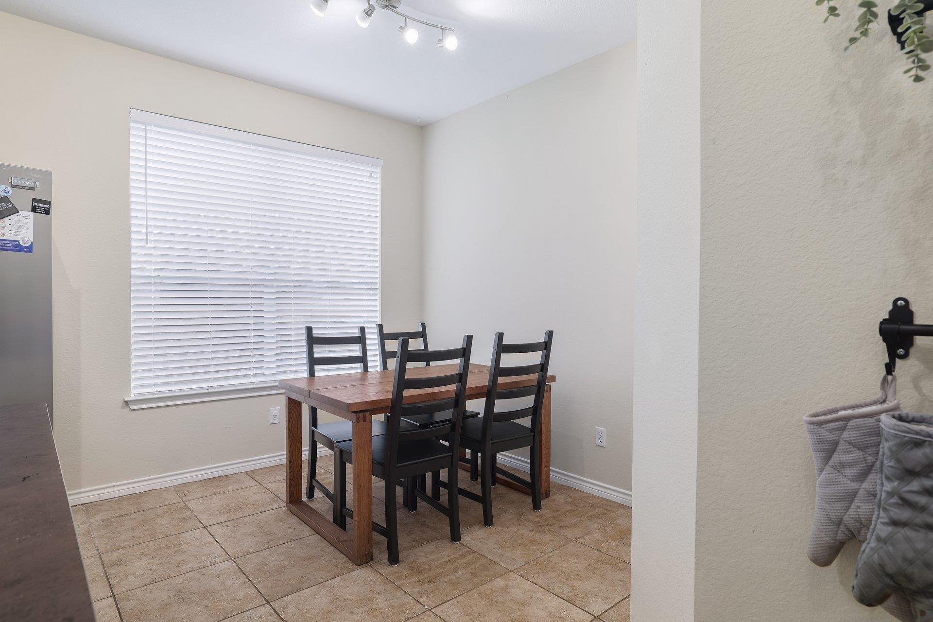 9212 Pioneer Forest Dr, Austin, TX 78744