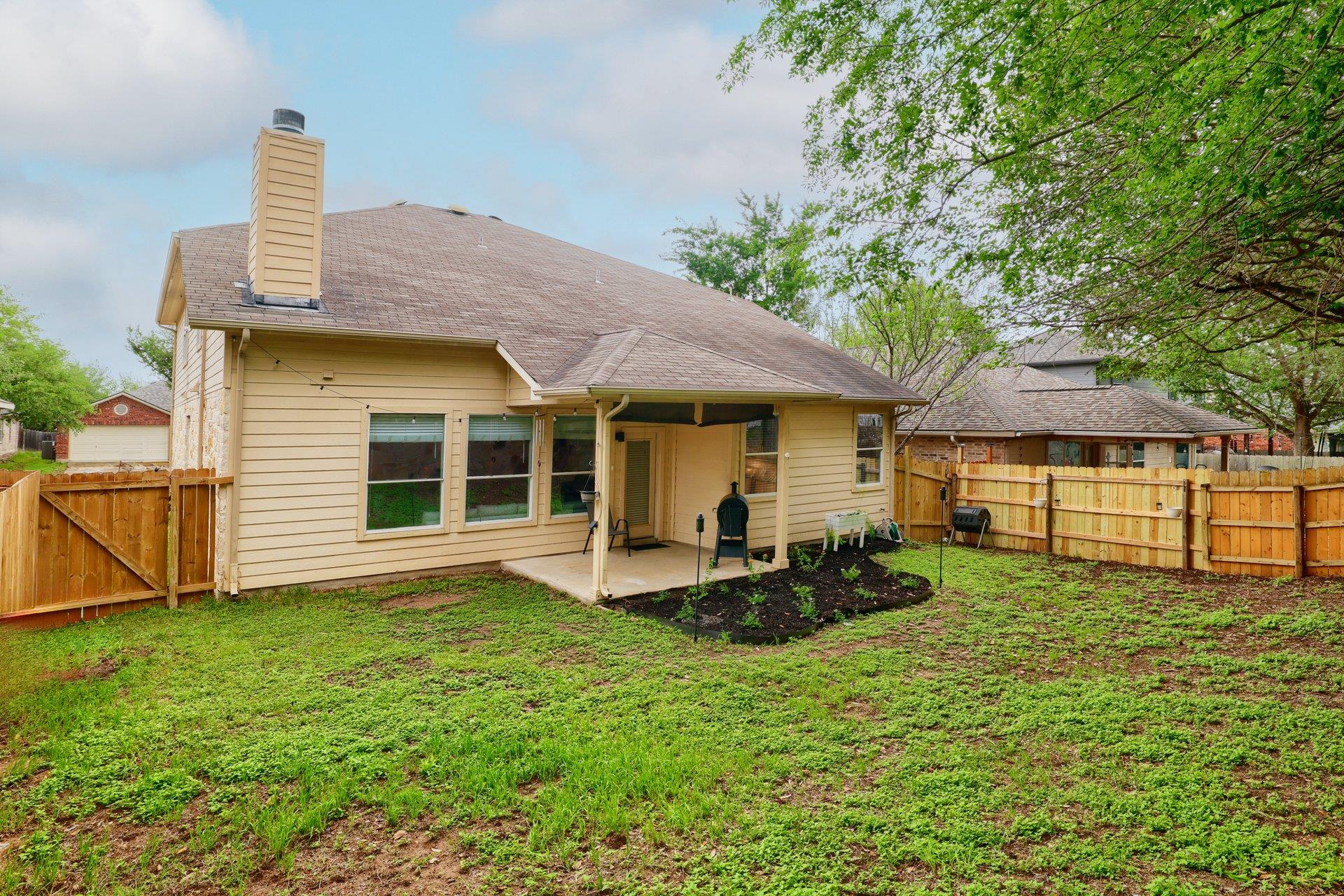 9212 Pioneer Forest Dr, Austin, TX 78744