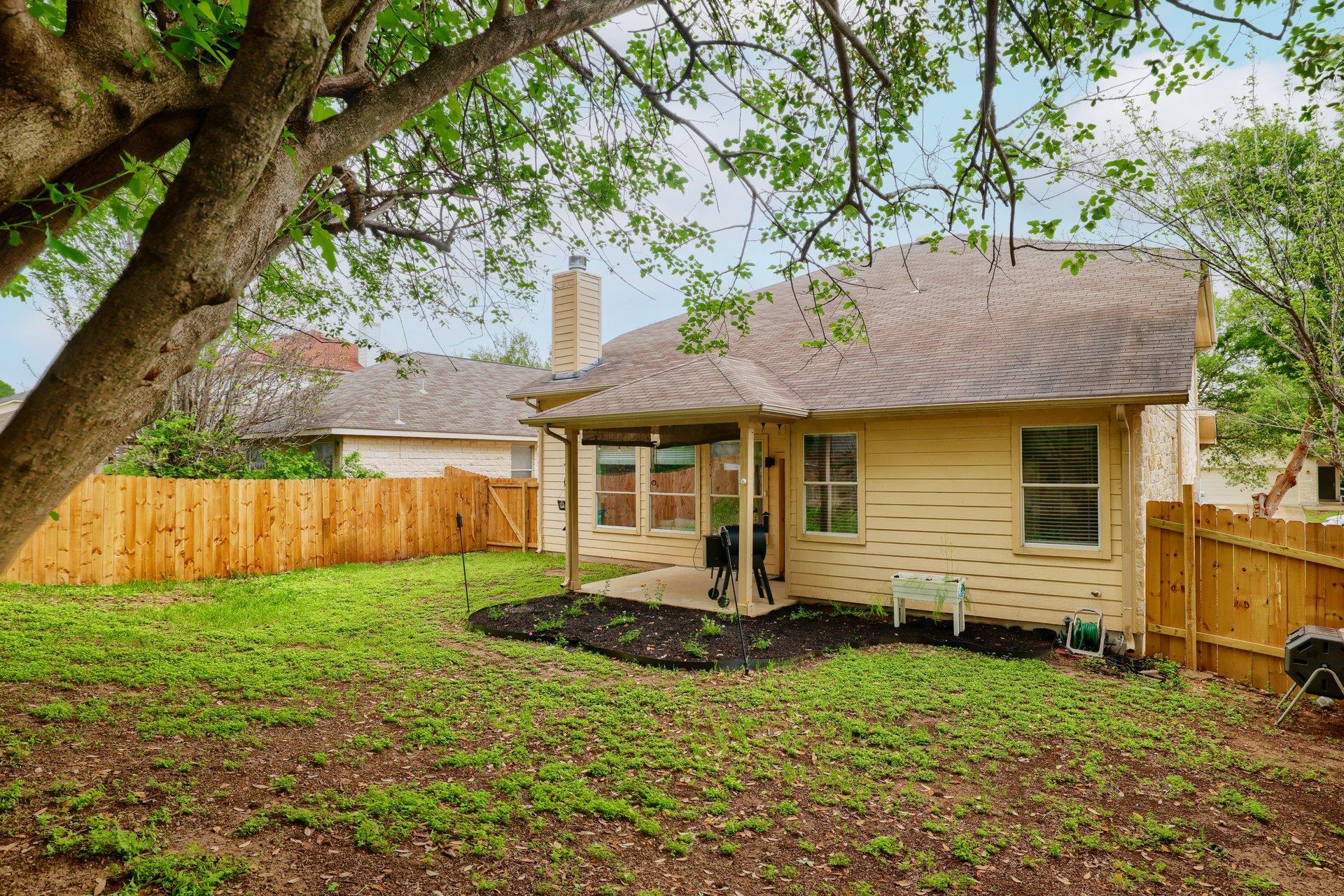 9212 Pioneer Forest Dr, Austin, TX 78744